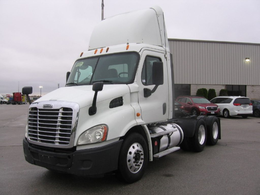 2014 FREIGHTLINER CA113 - Truck Country