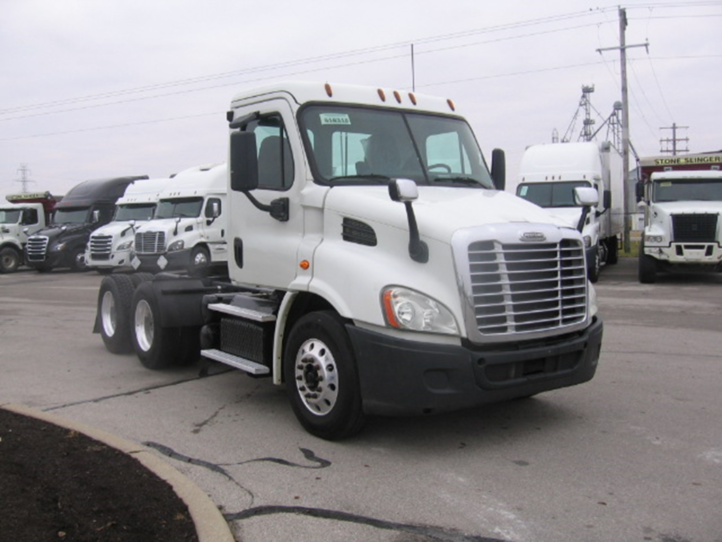 2014 FREIGHTLINER CA113 - Truck Country