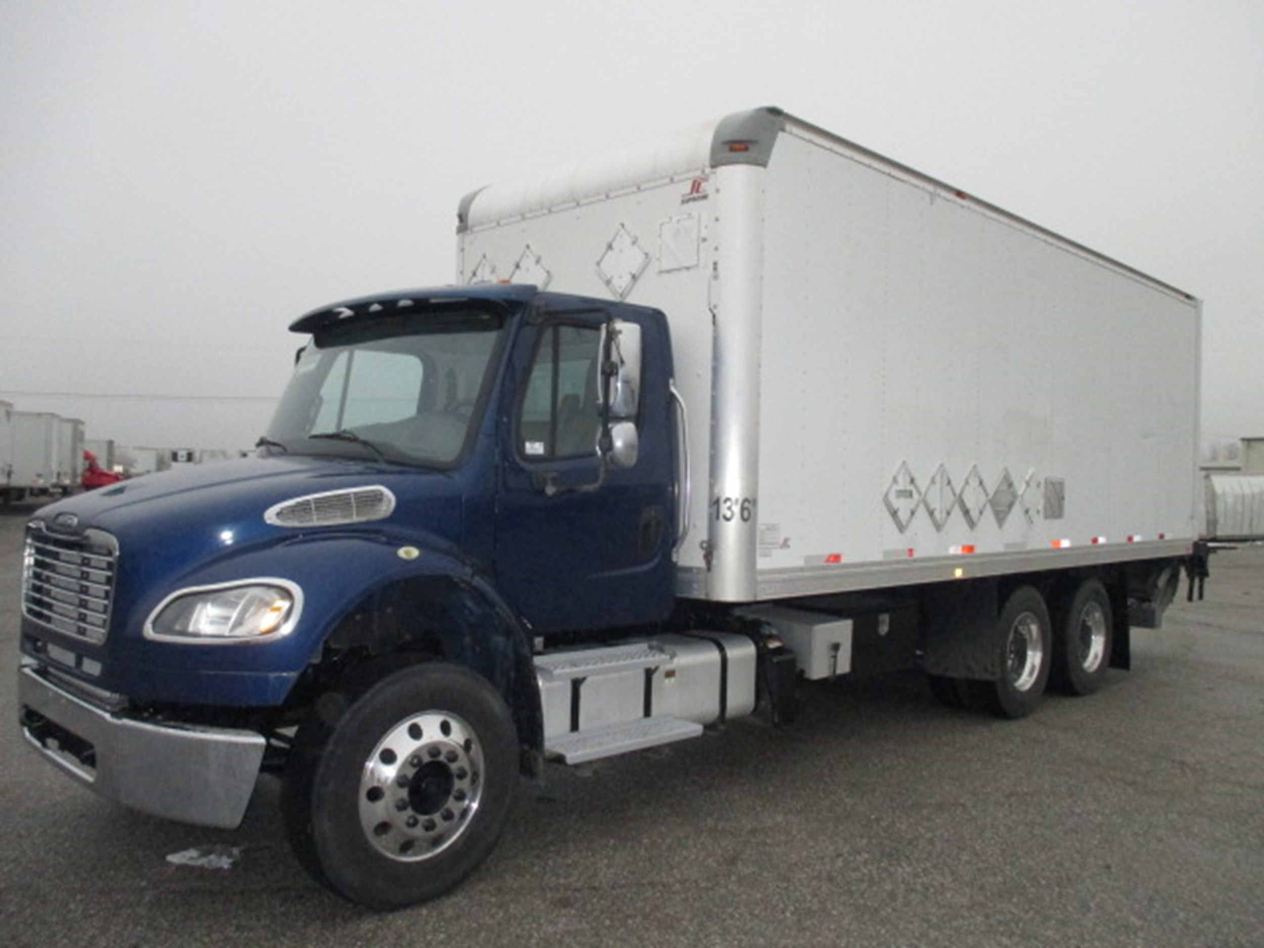 2015 freightliner m2106