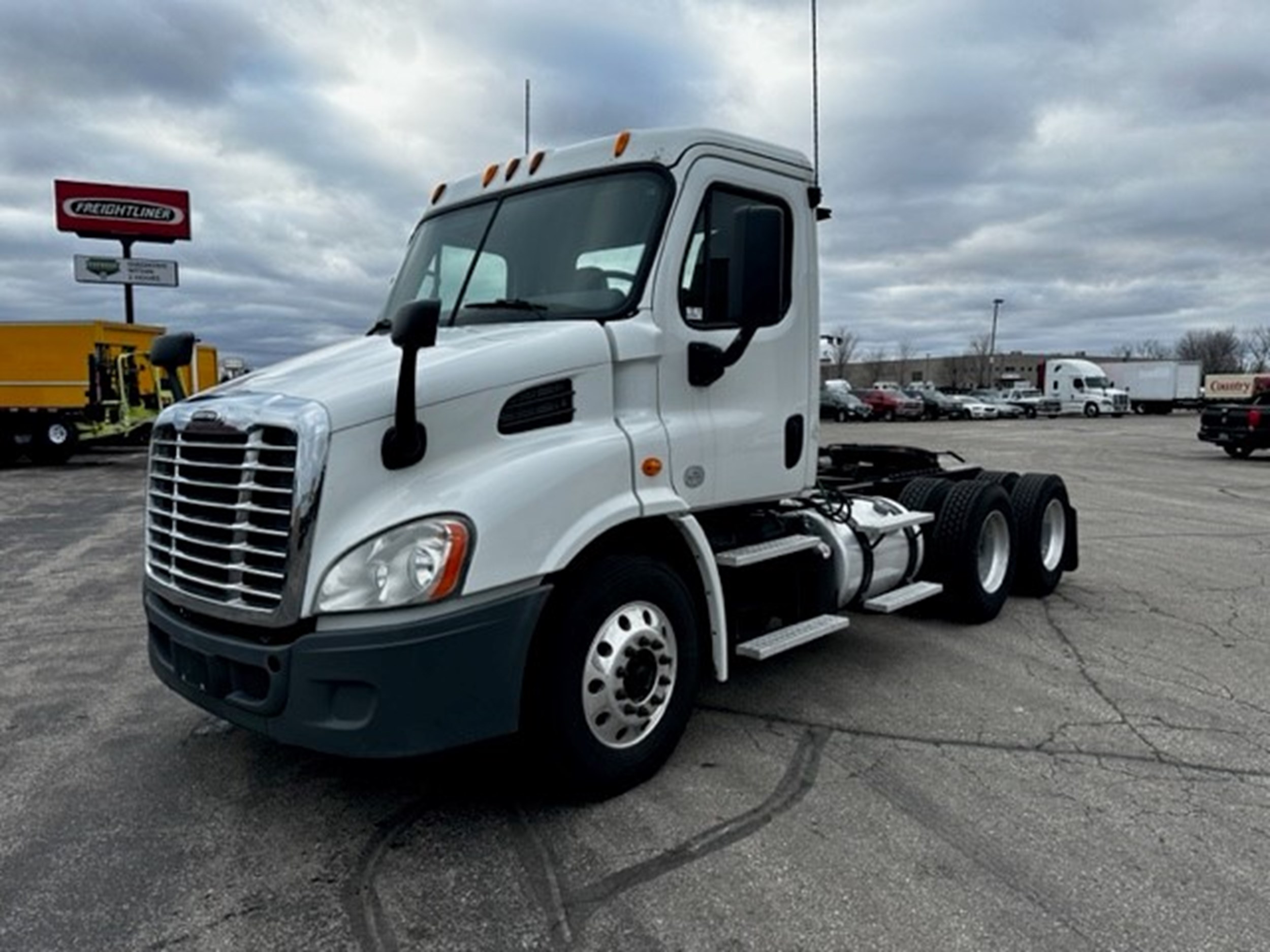 2014 Freightliner Ca113 - Truck Country