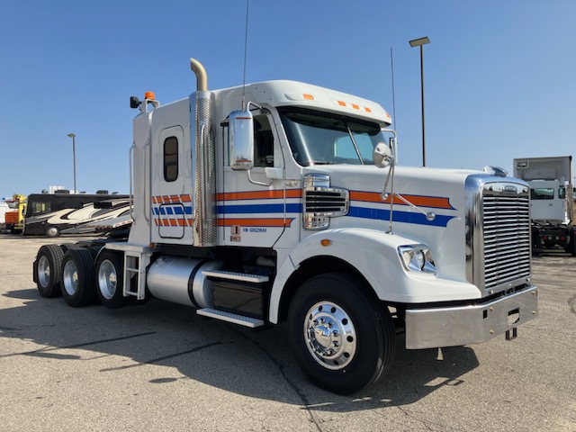 2016 Freightliner 122SD - Truck Country