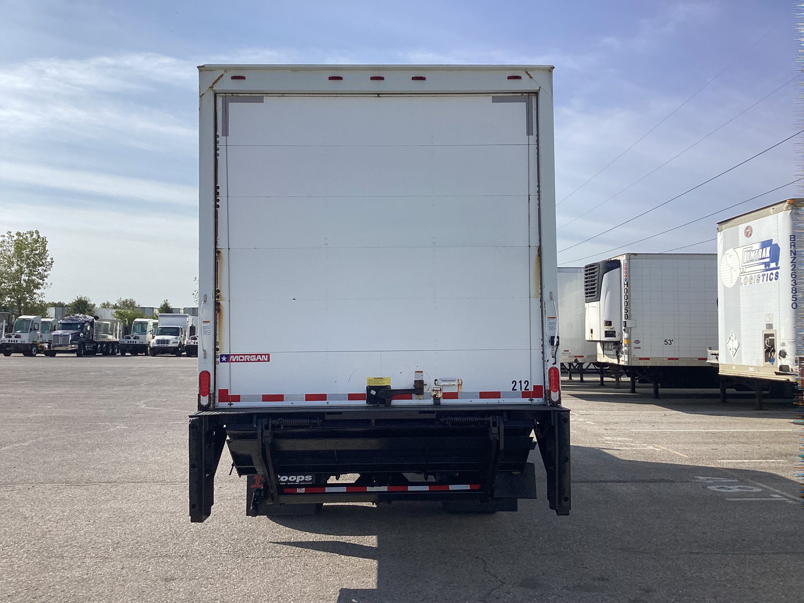 2016 Freightliner M2 106 - image 4 of 6