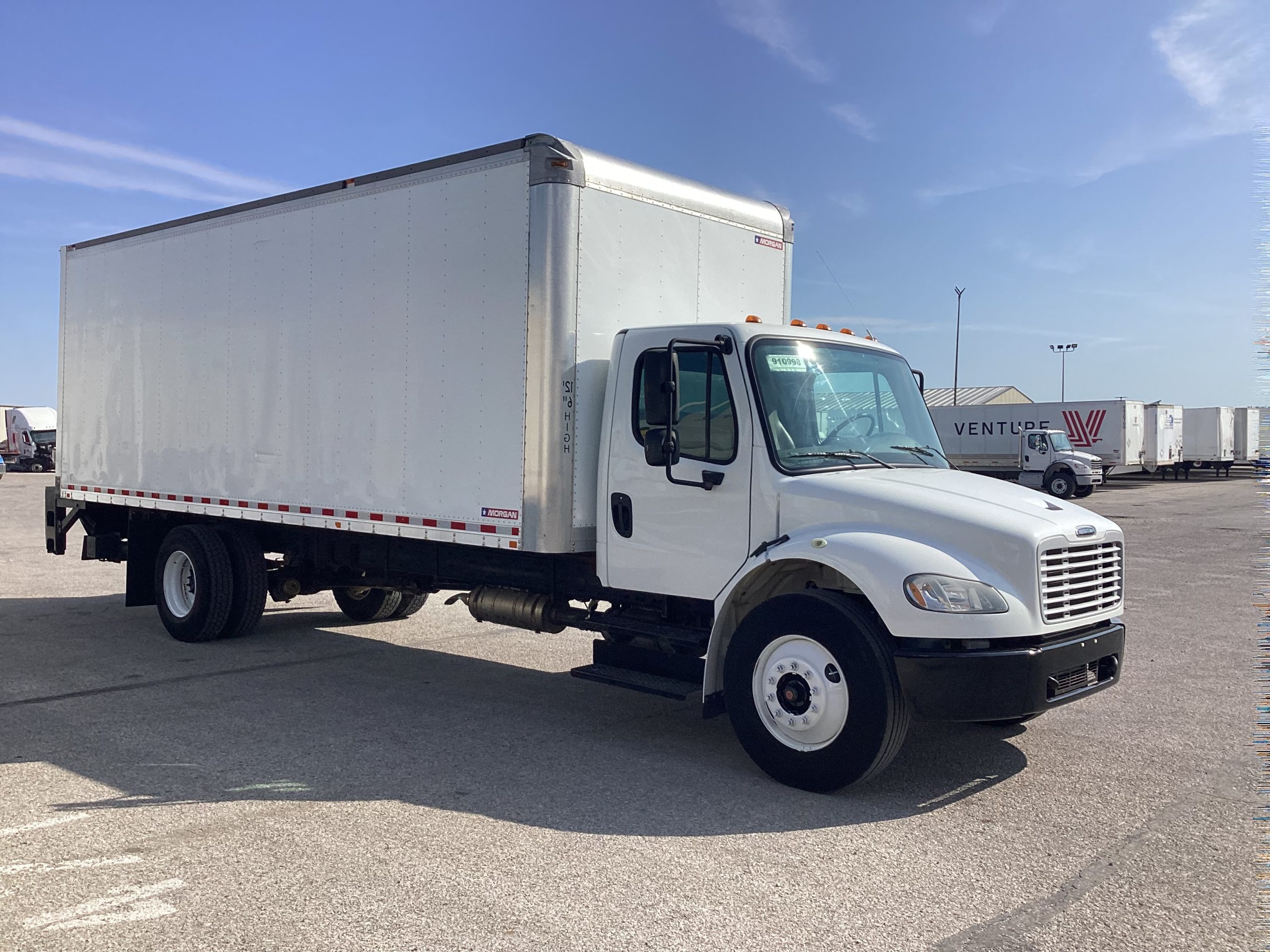 2016 Freightliner M2 106 - image 3 of 6