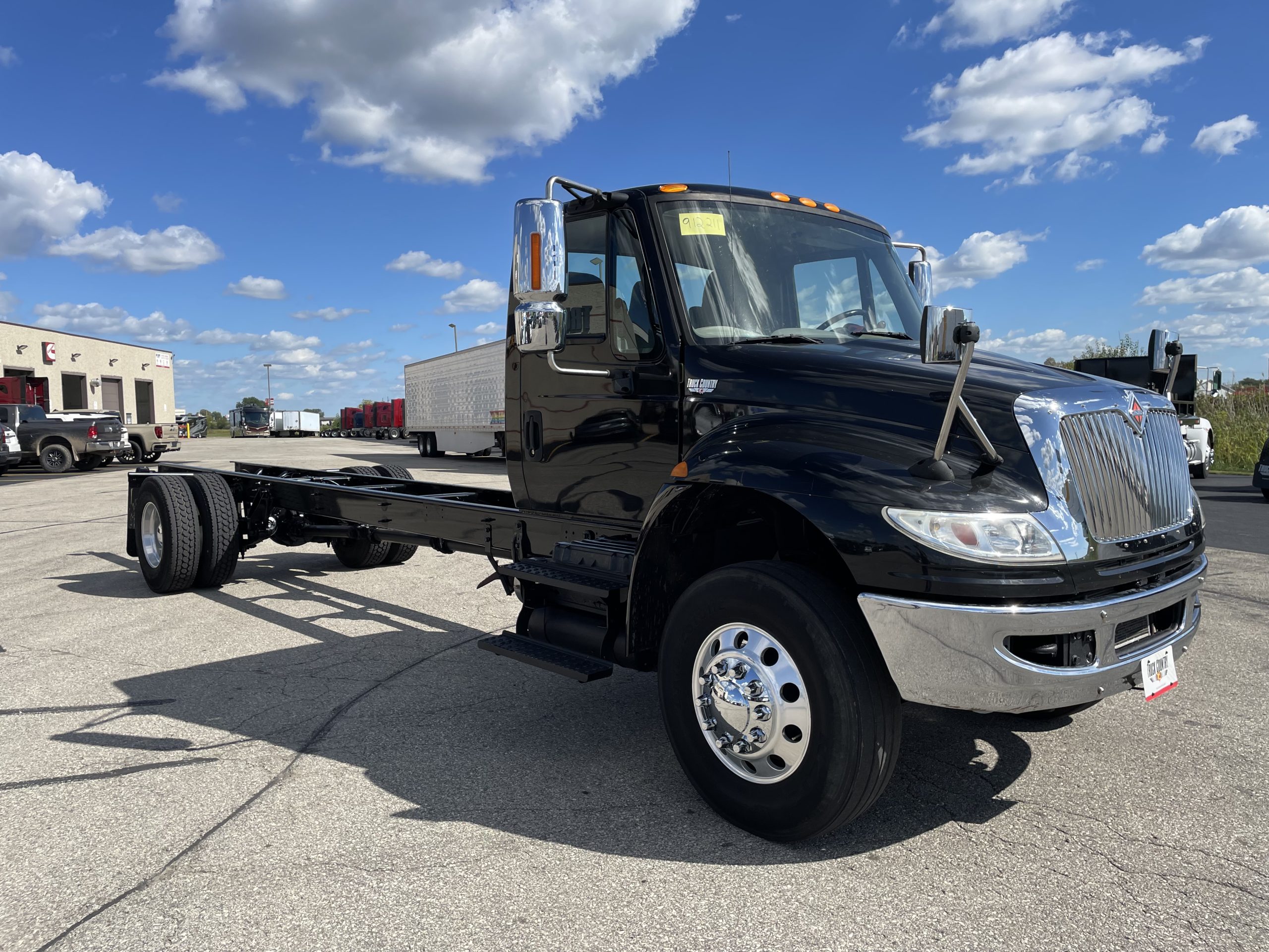 2018 International 4300 - image 2 of 5