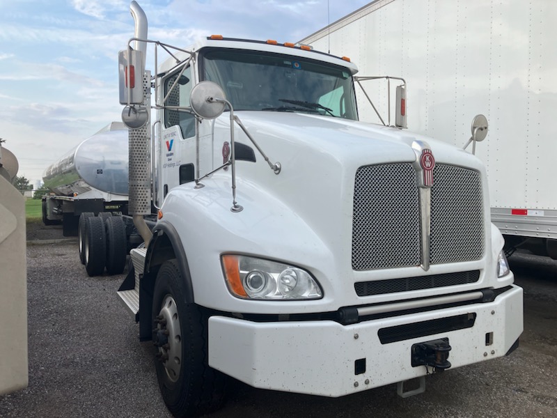 2017 Kenworth T440 - image 2 of 3