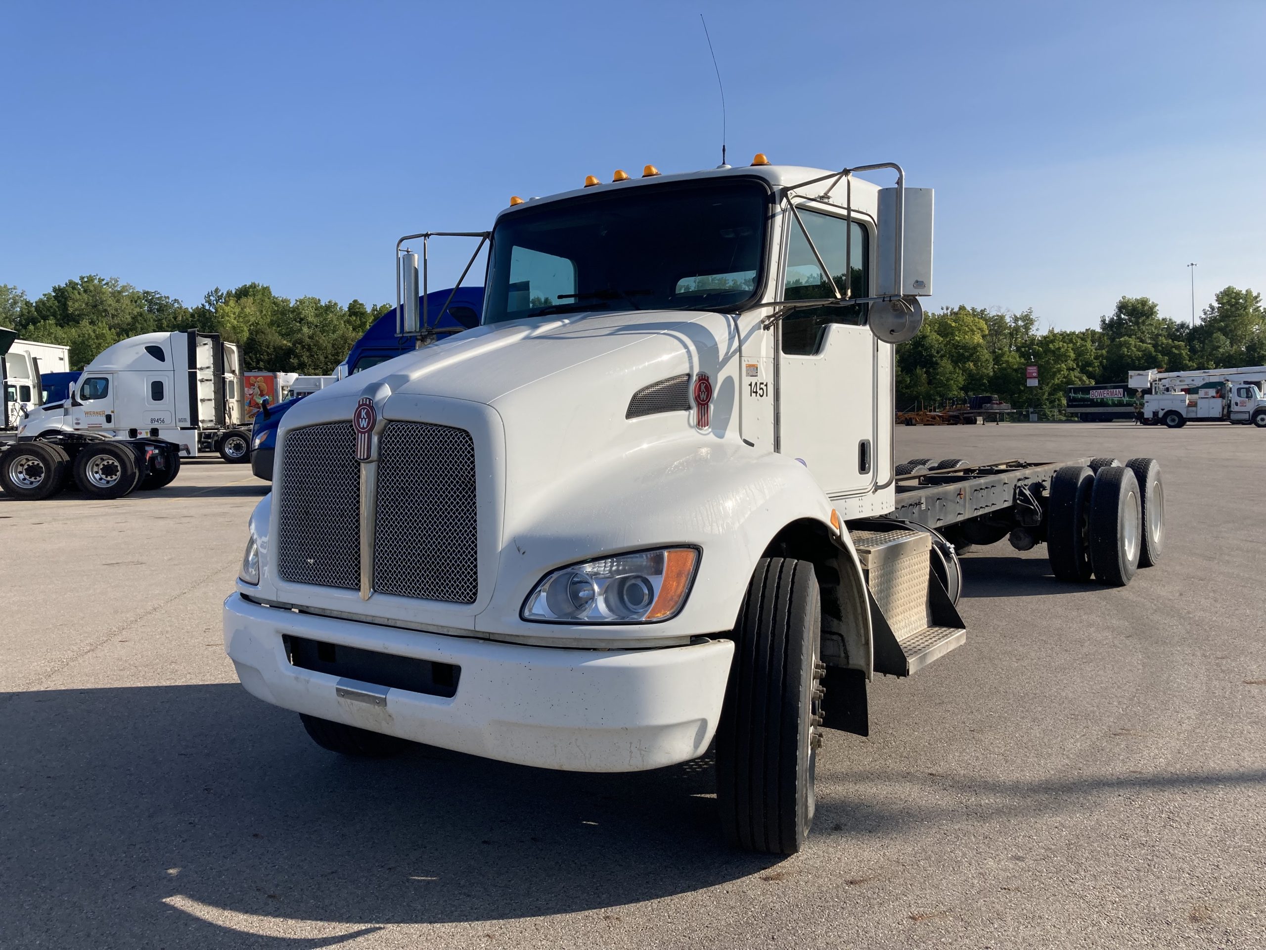 2021 Kenworth T370 - image 1 of 5