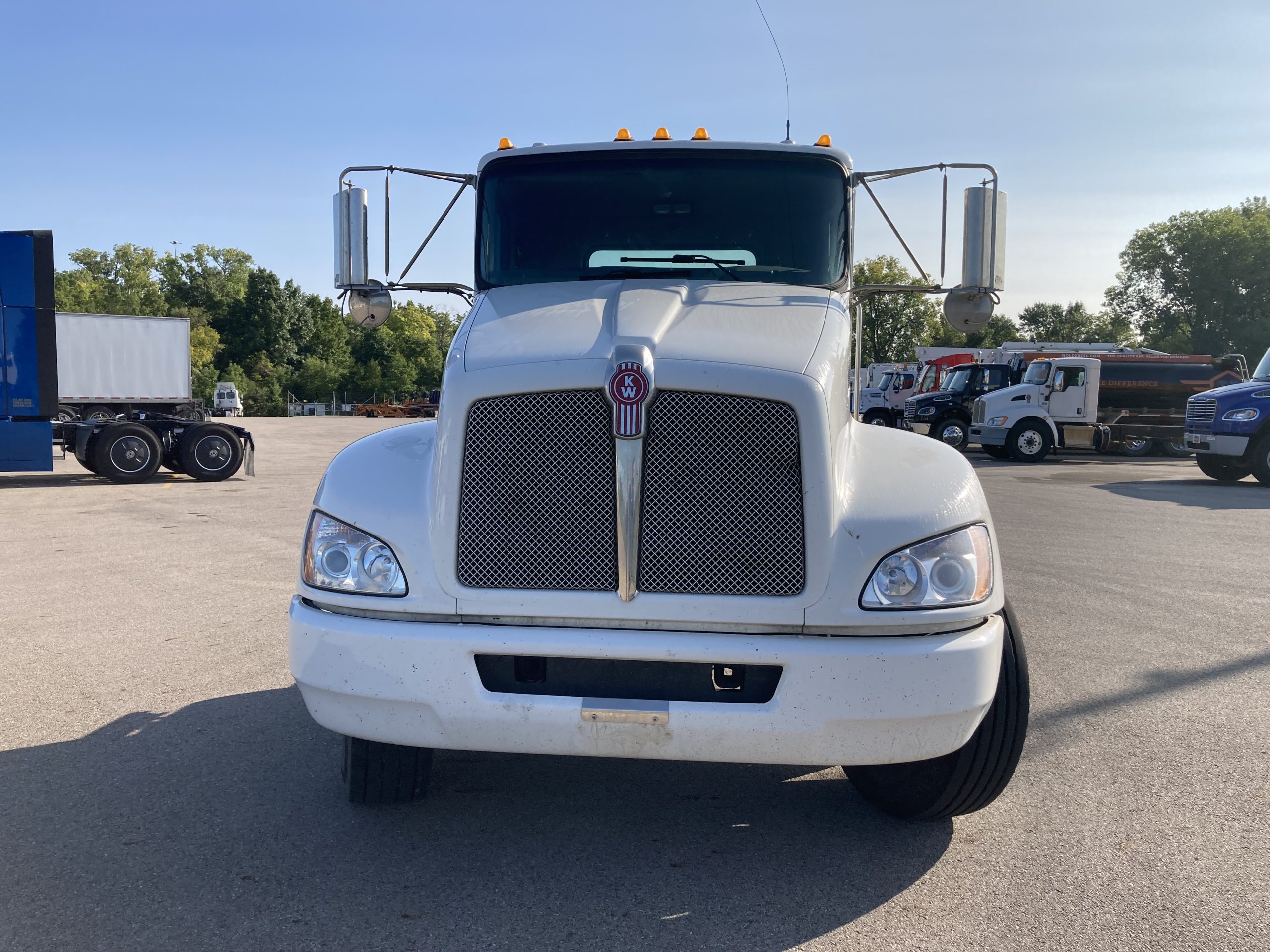 2021 Kenworth T370 - image 2 of 5