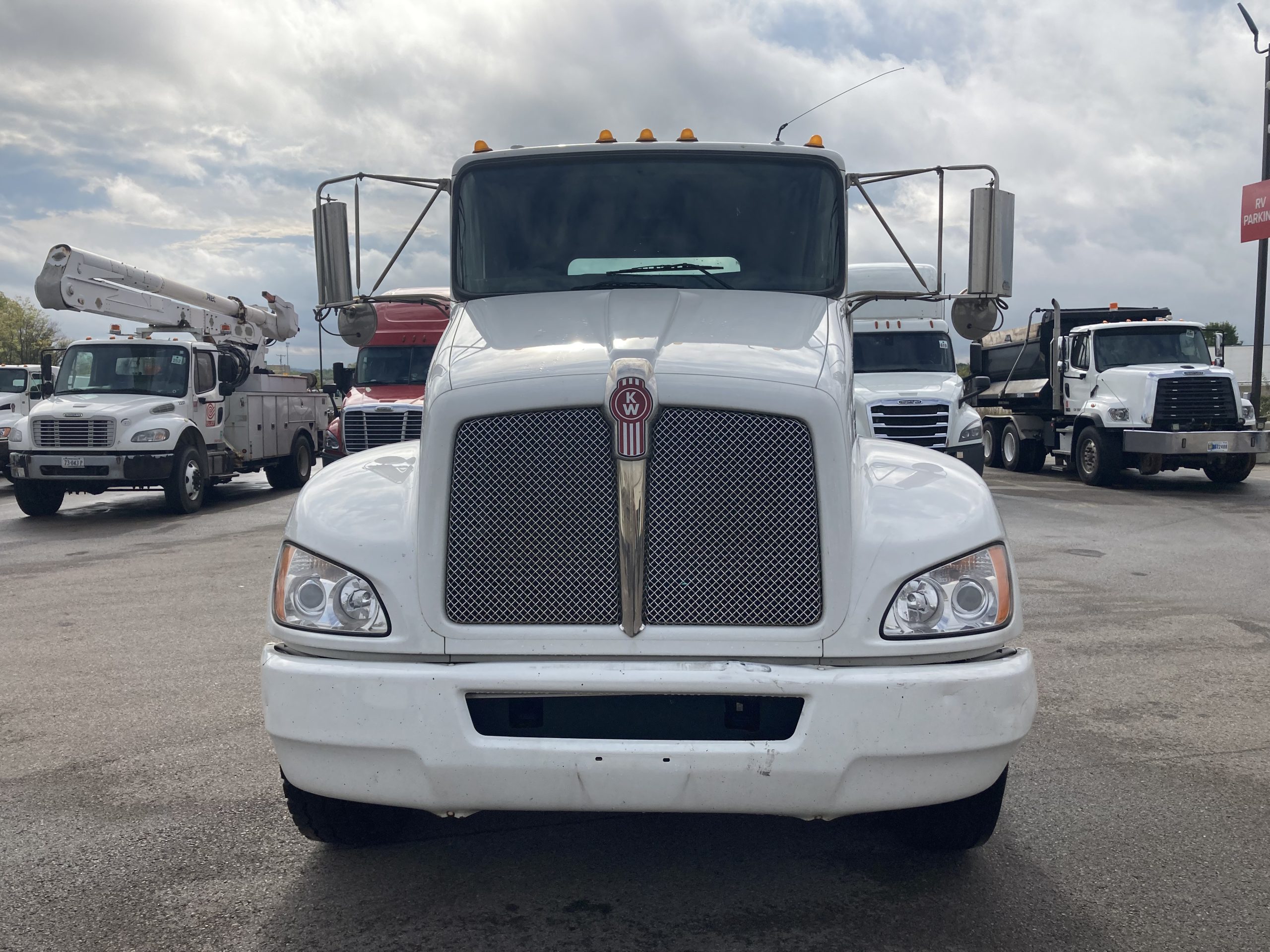 2021 Kenworth T370 - image 2 of 4