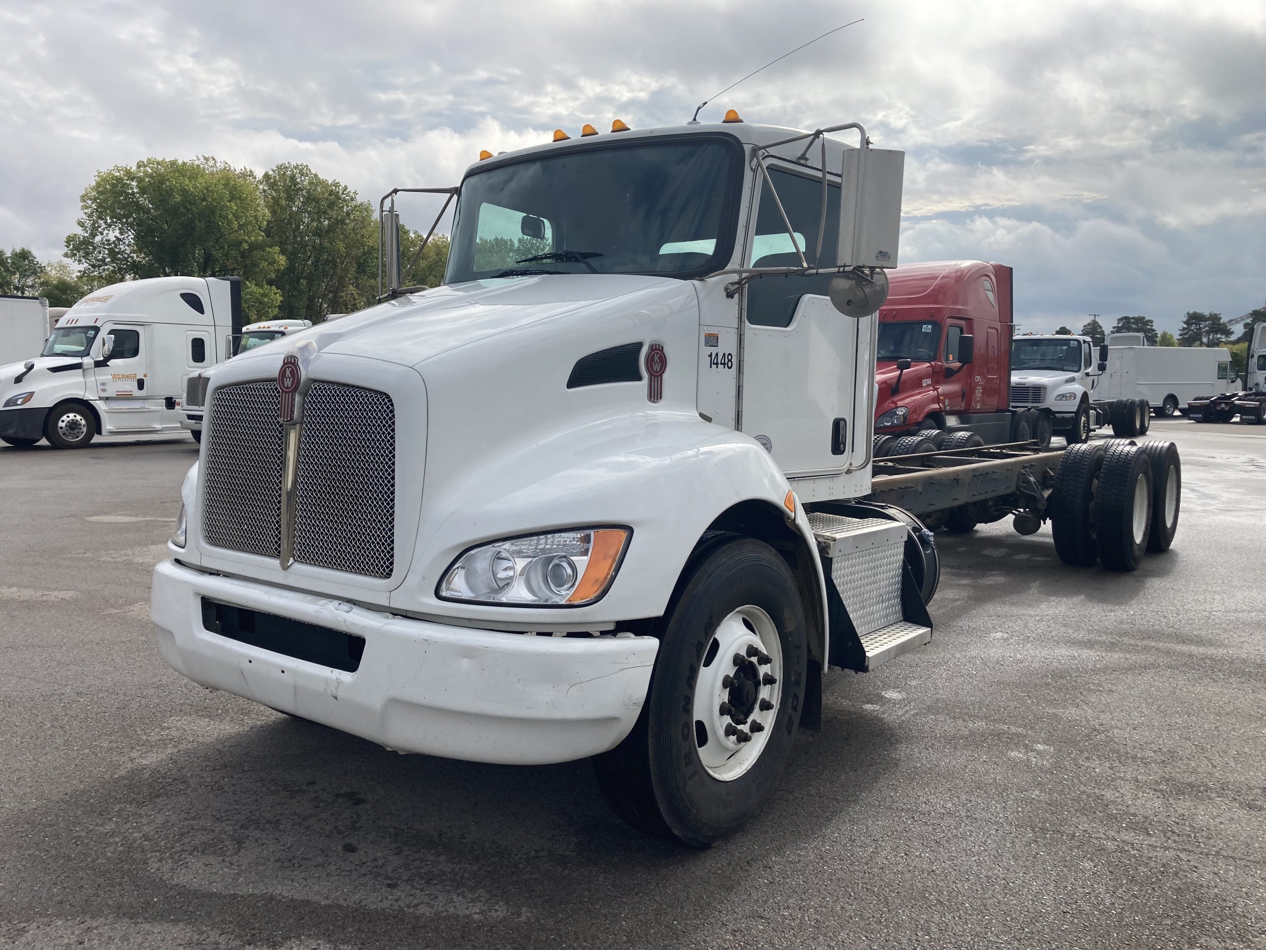 2021 Kenworth T370 - image 1 of 4