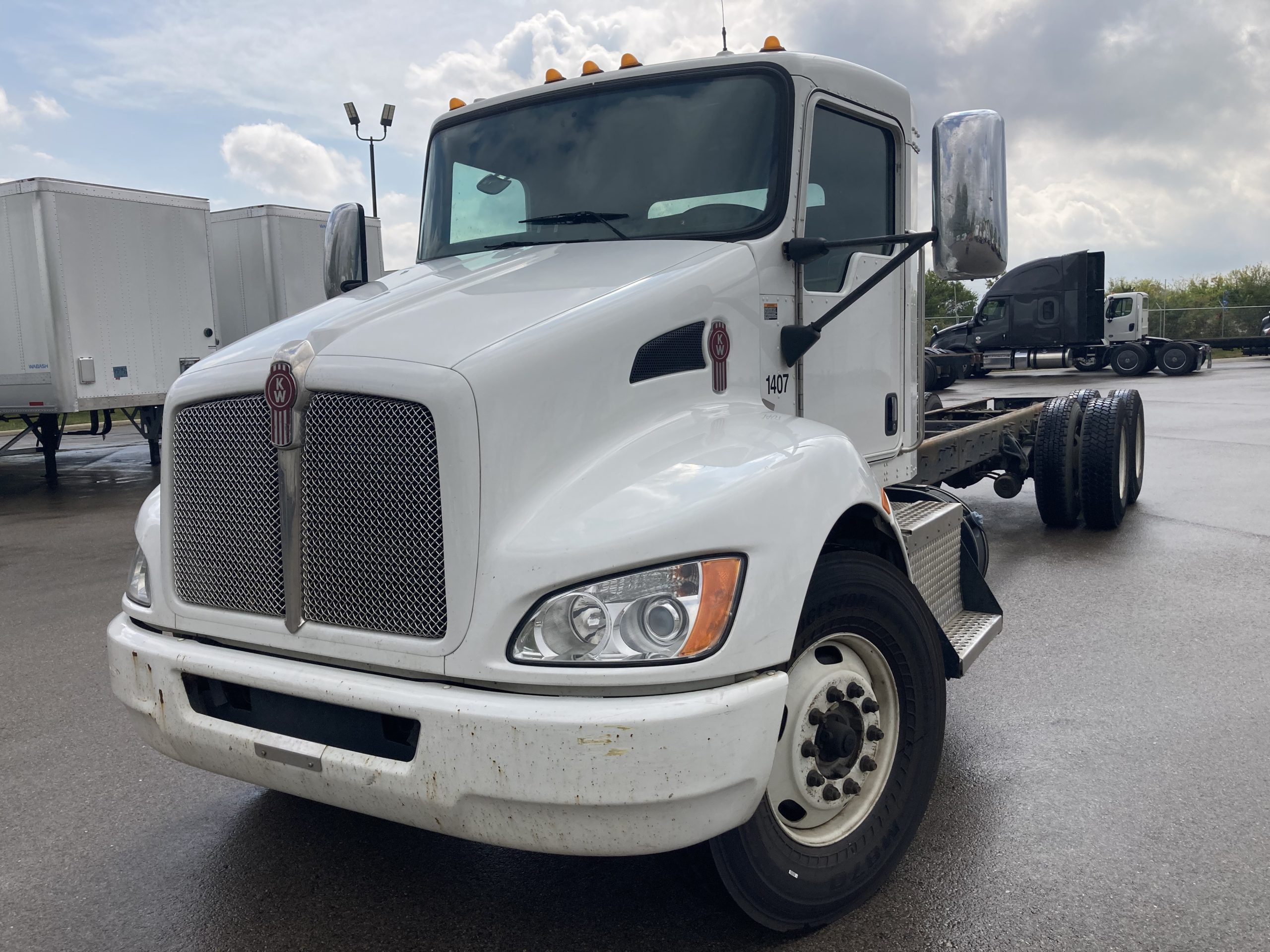 2020 Kenworth T370 - image 1 of 4