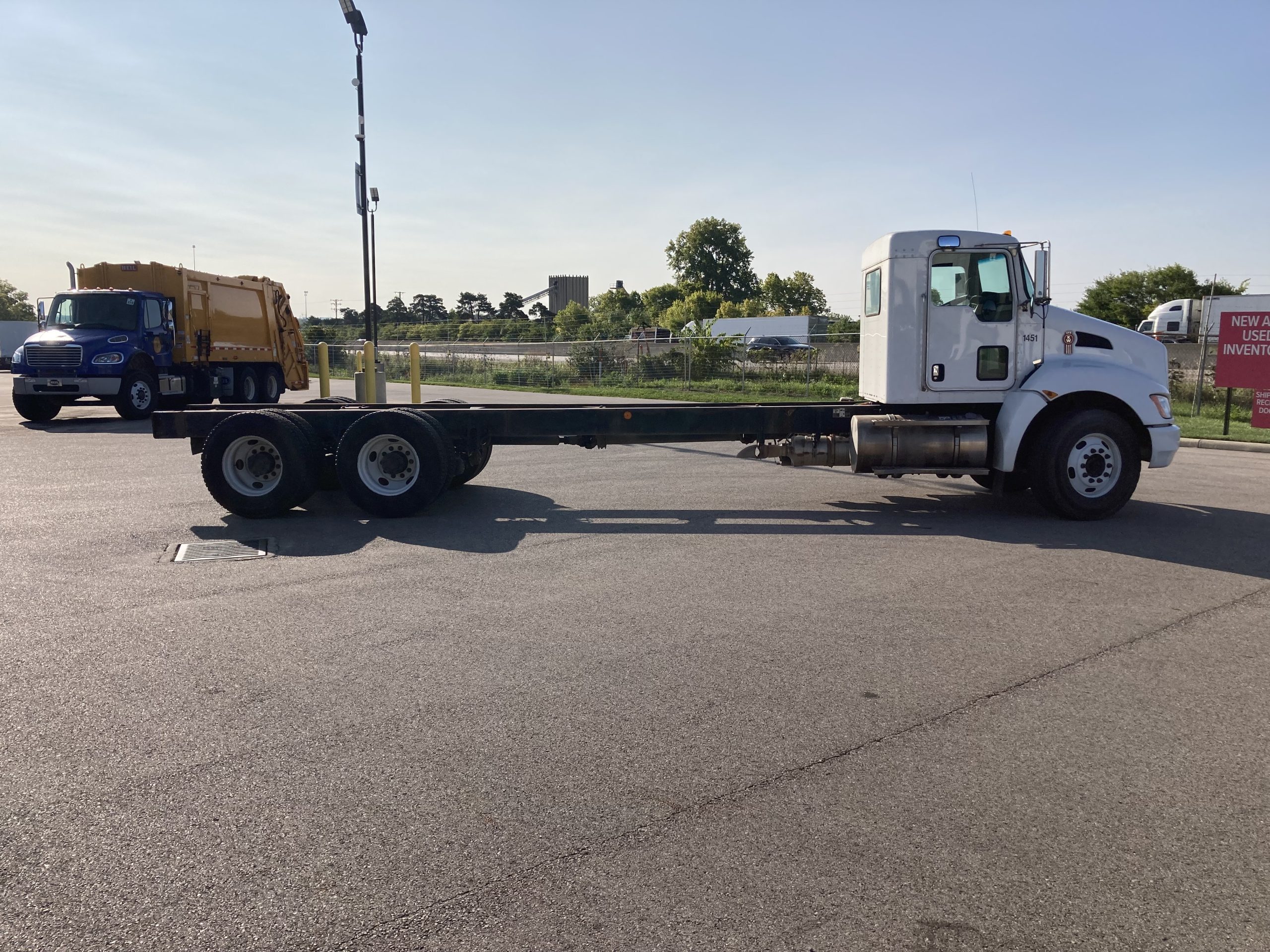 2021 Kenworth T370 - image 4 of 5