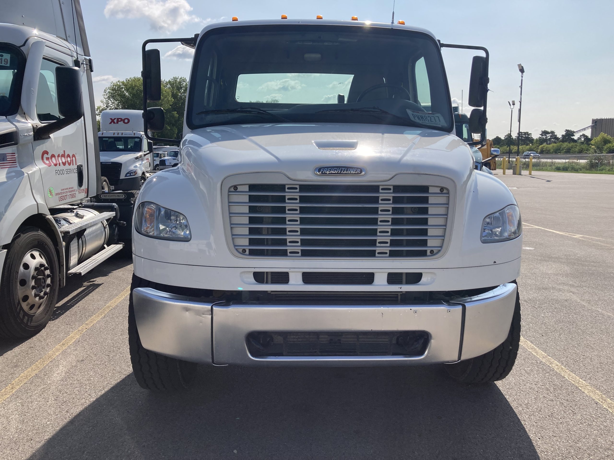 2020 Freightliner M2 106 - image 2 of 4