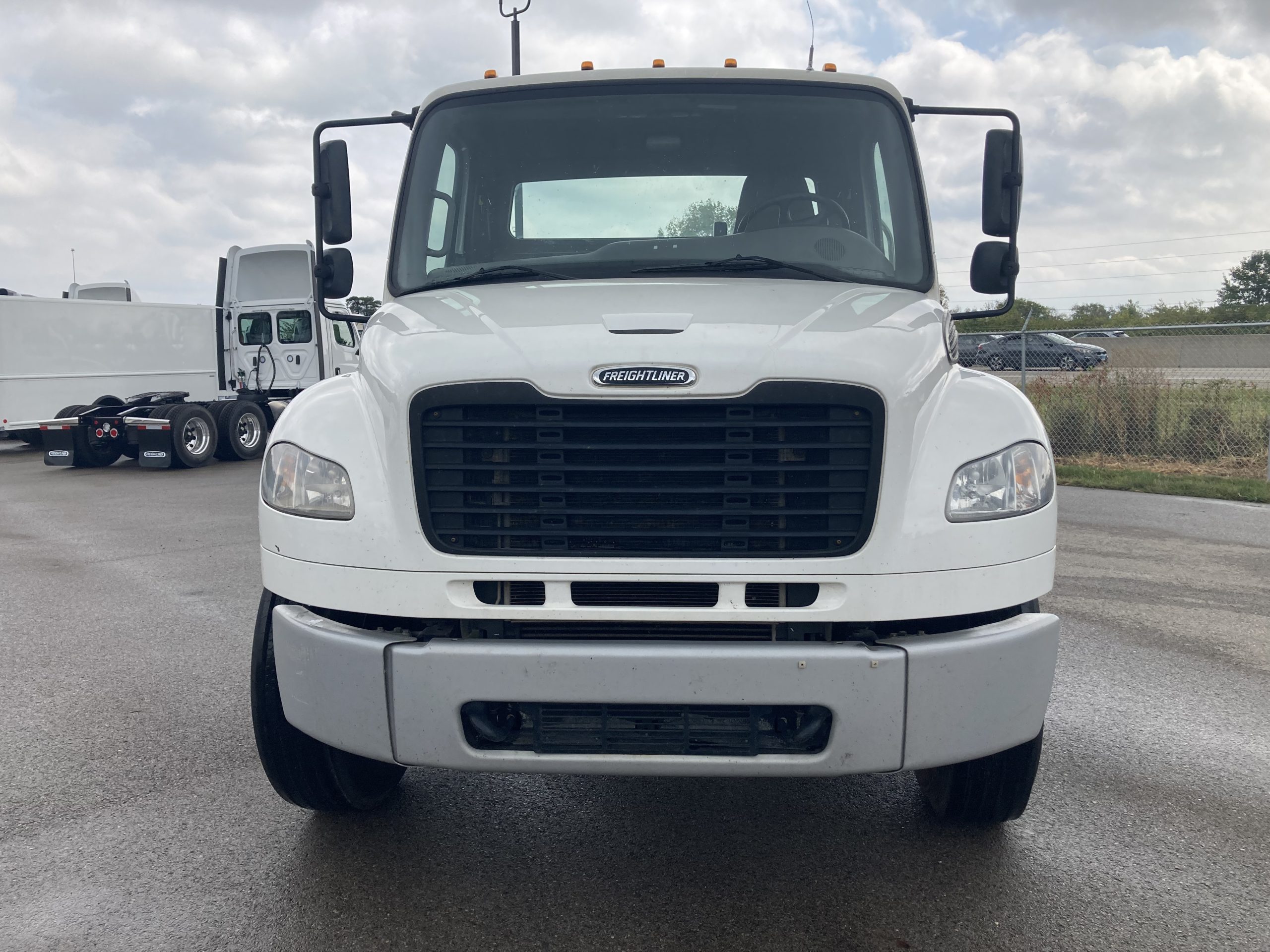 2021 Freightliner M2 106 - image 2 of 4