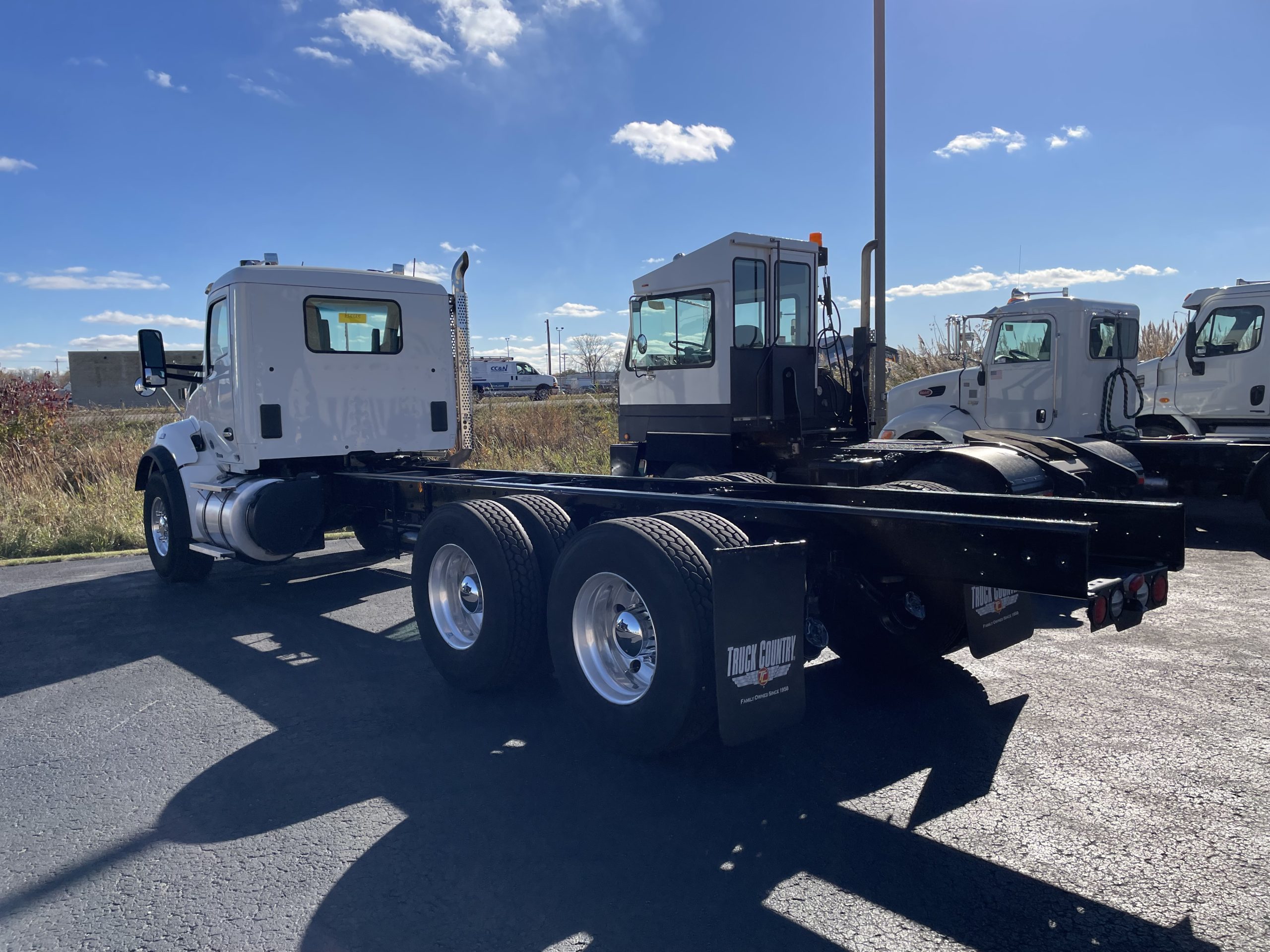 2016 Kenworth T880 - image 4 of 6