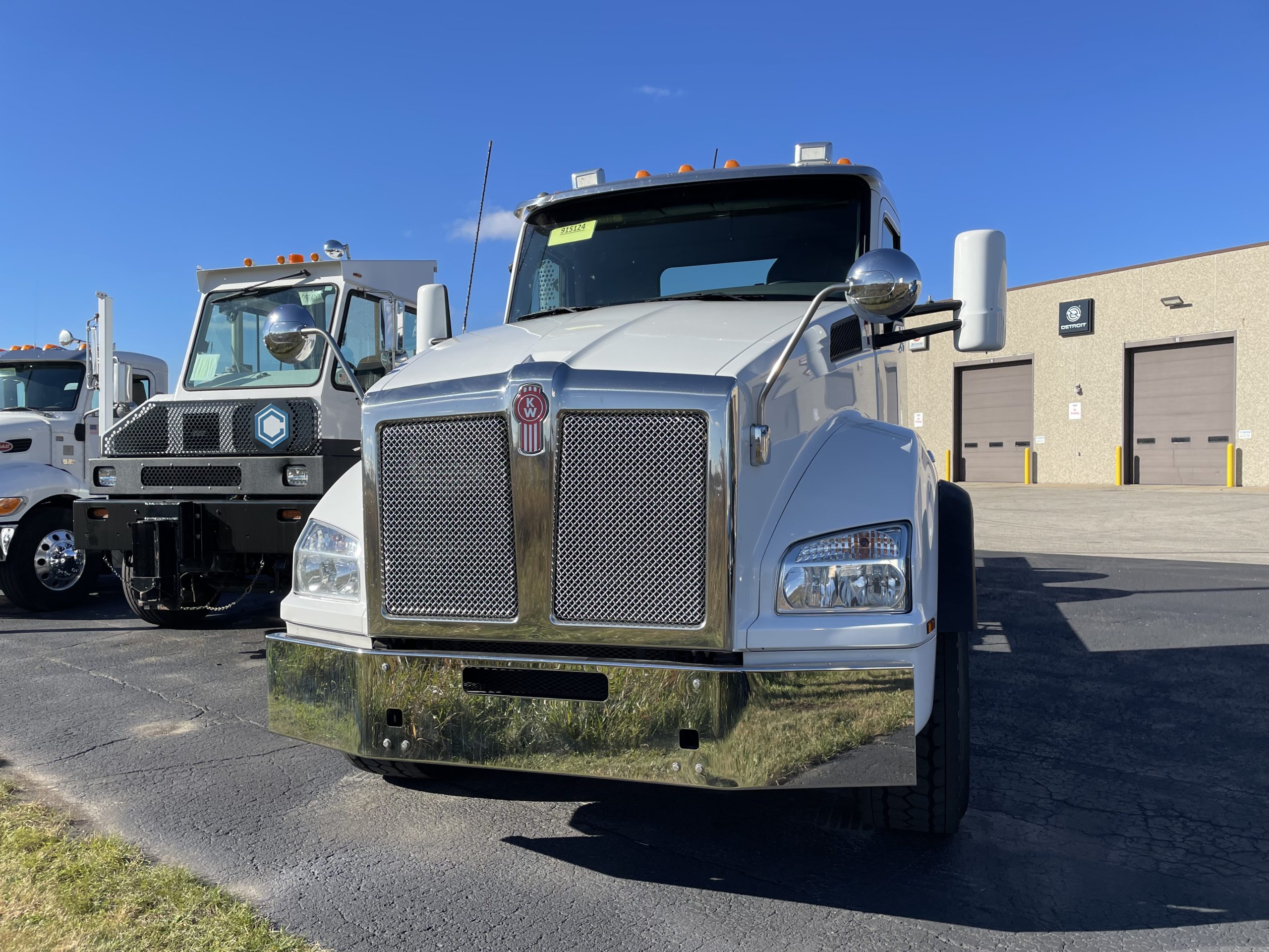 2016 Kenworth T880 - image 2 of 6