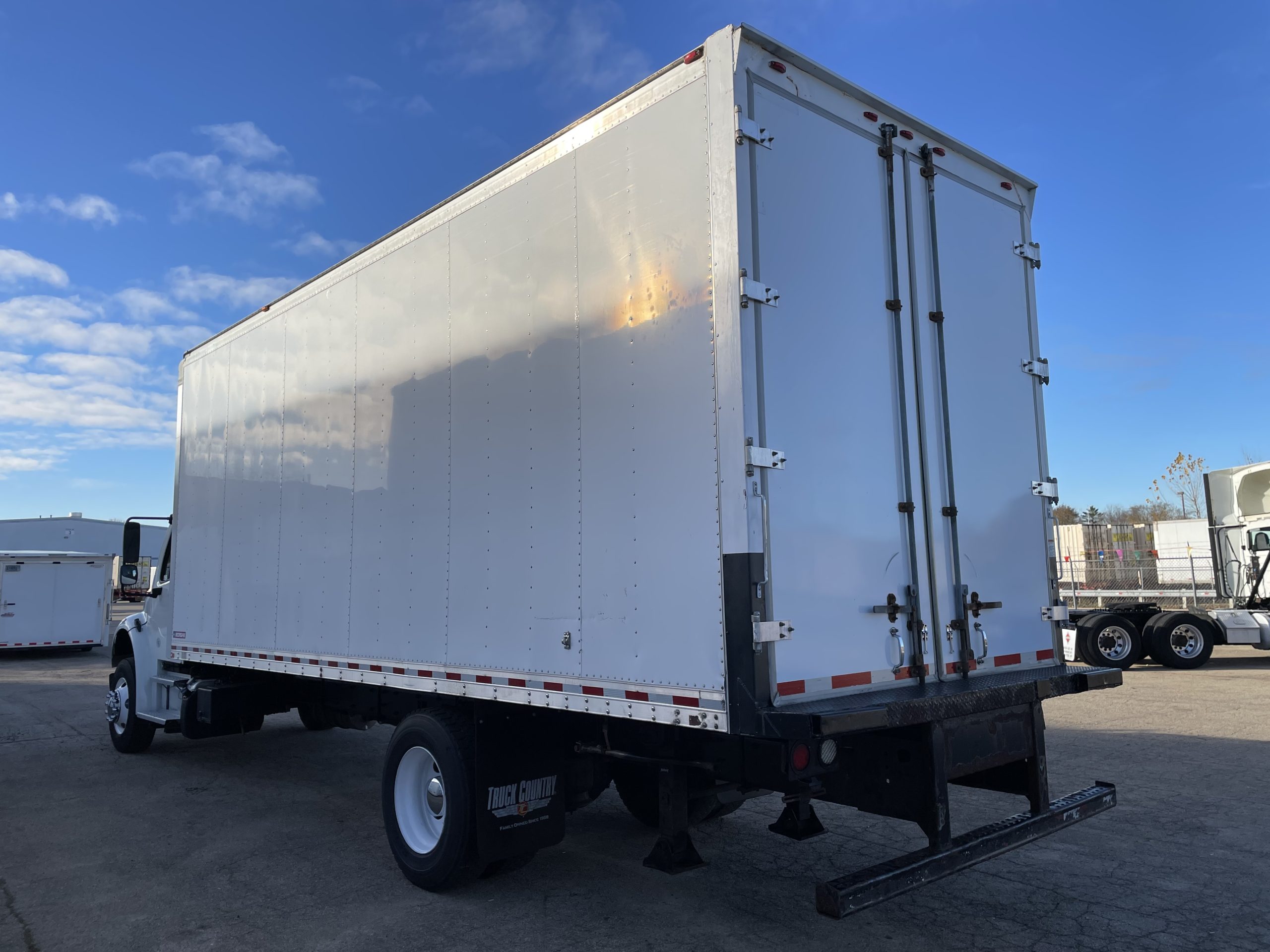 2018 Freightliner M2 106 - image 5 of 6