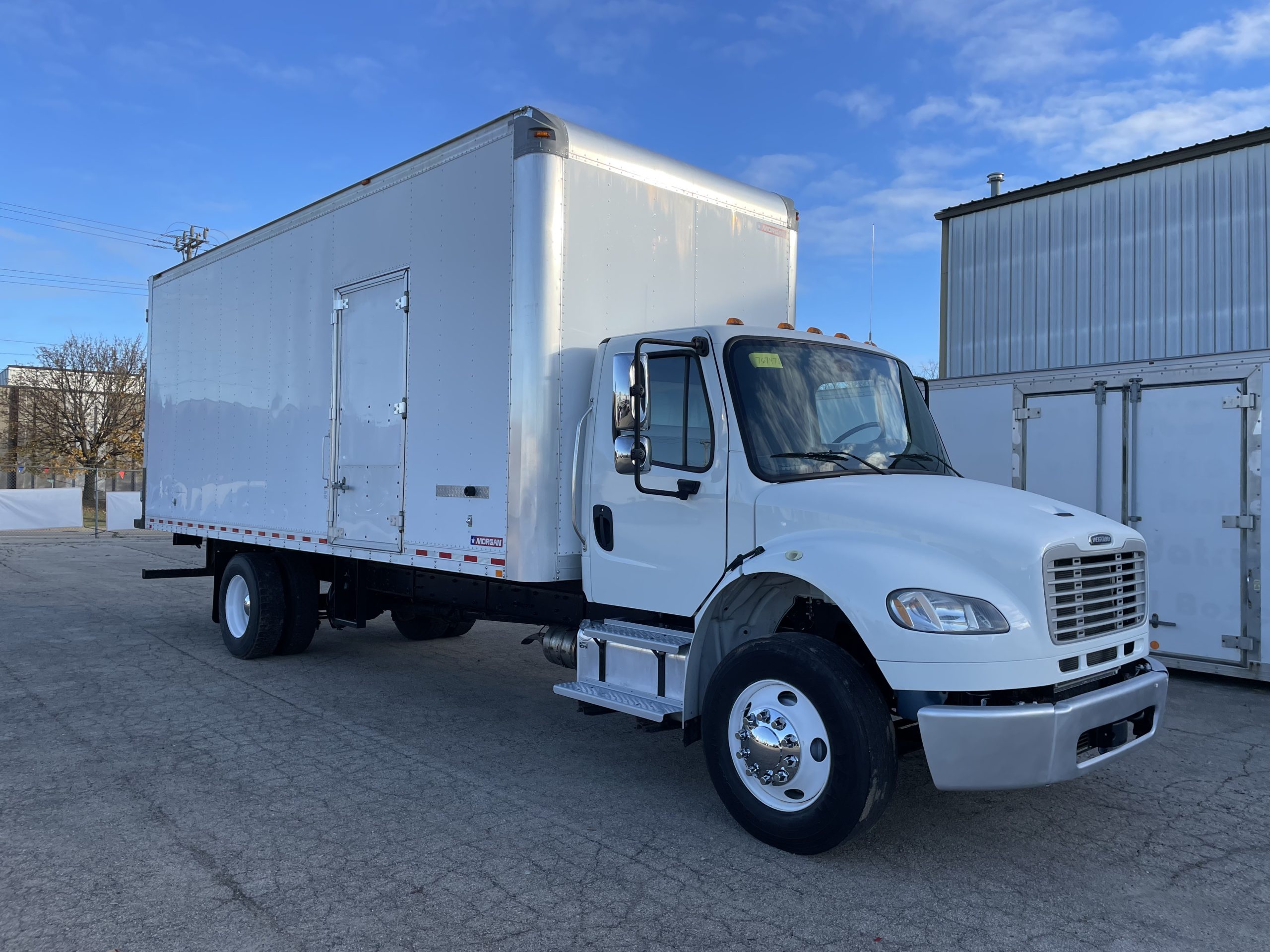 2018 Freightliner M2 106 - image 3 of 6