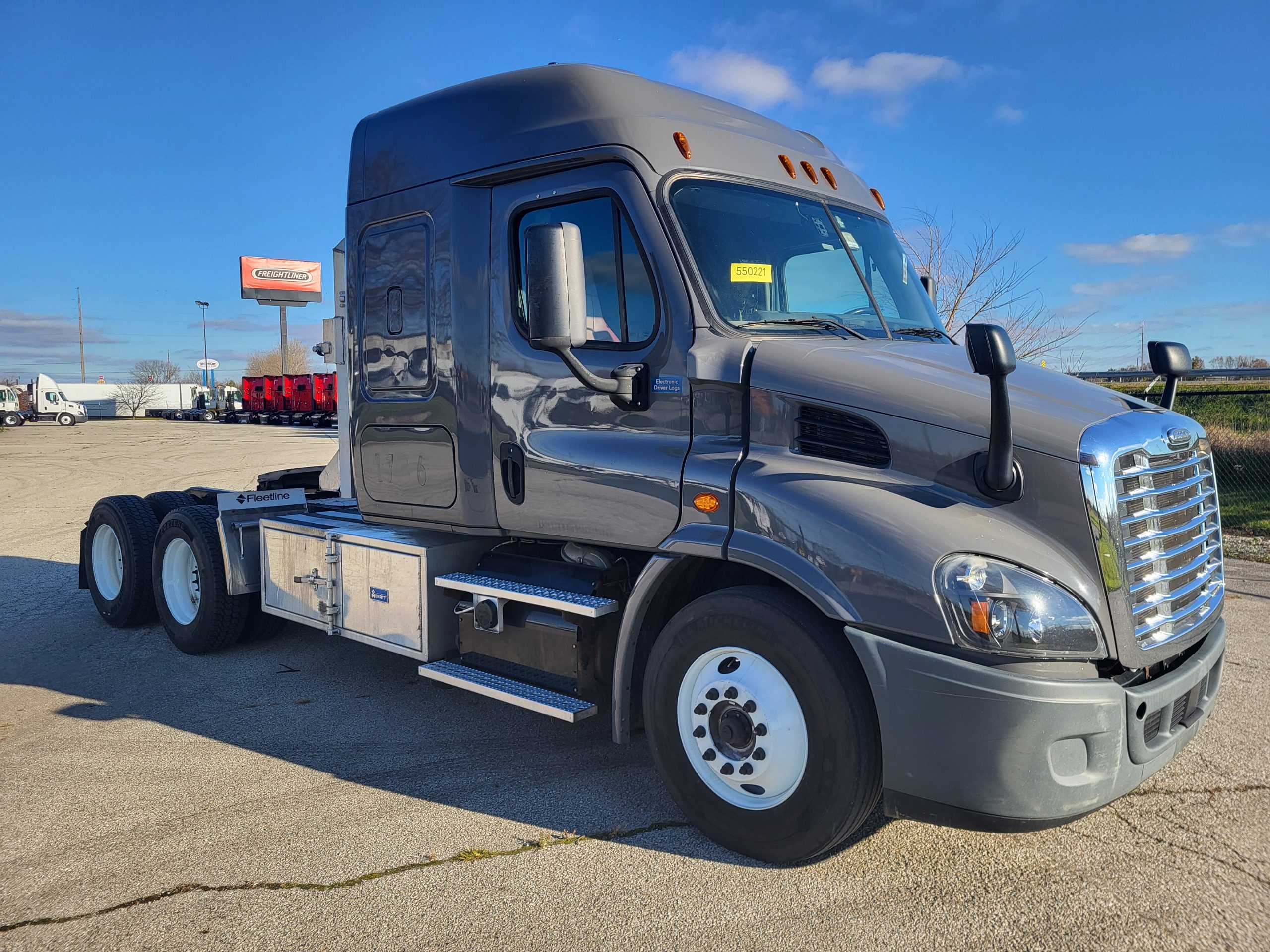 2017 Freightliner CA113 - image 3 of 6