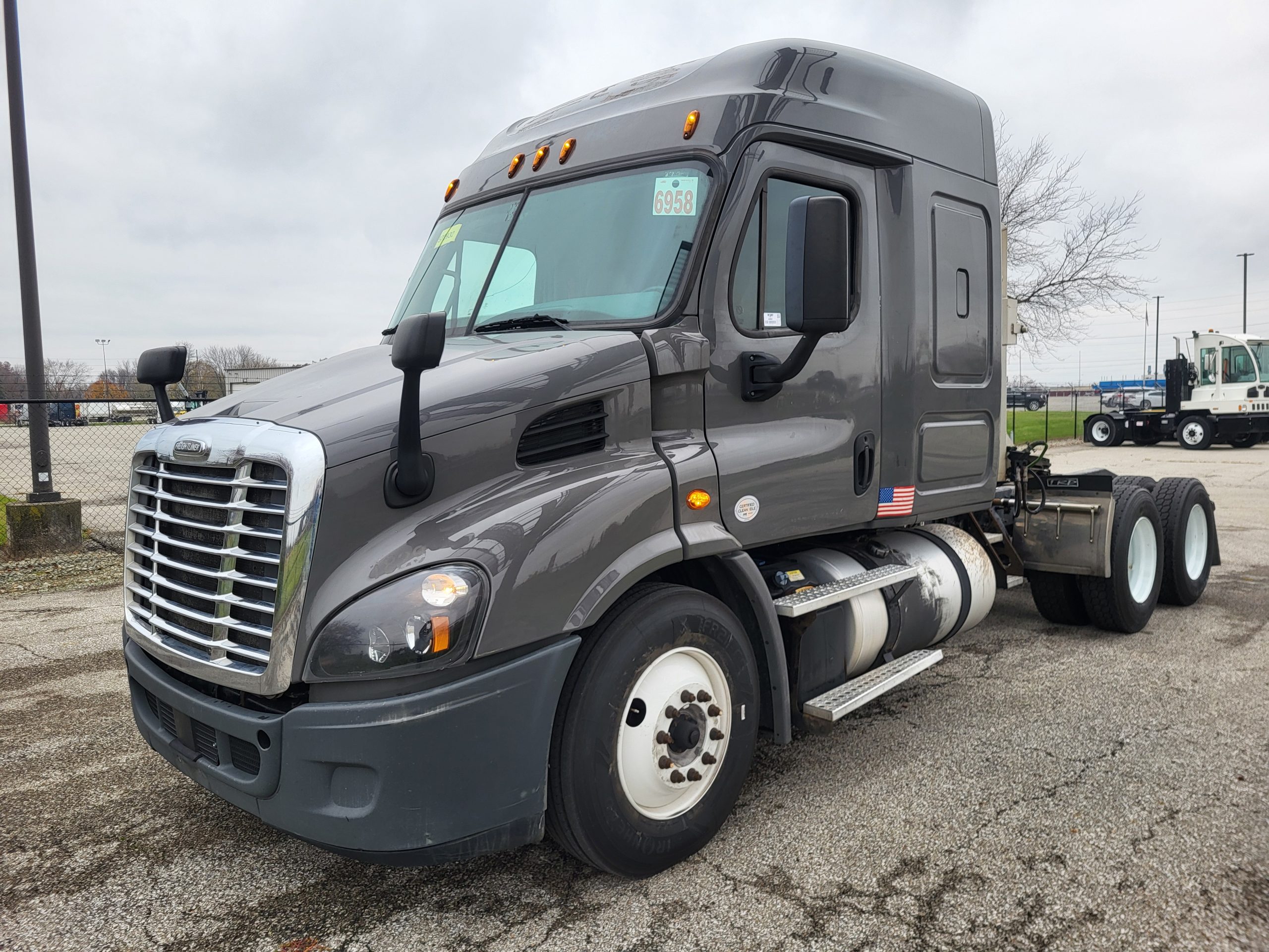 2018 Freightliner CA113 - image 1 of 6