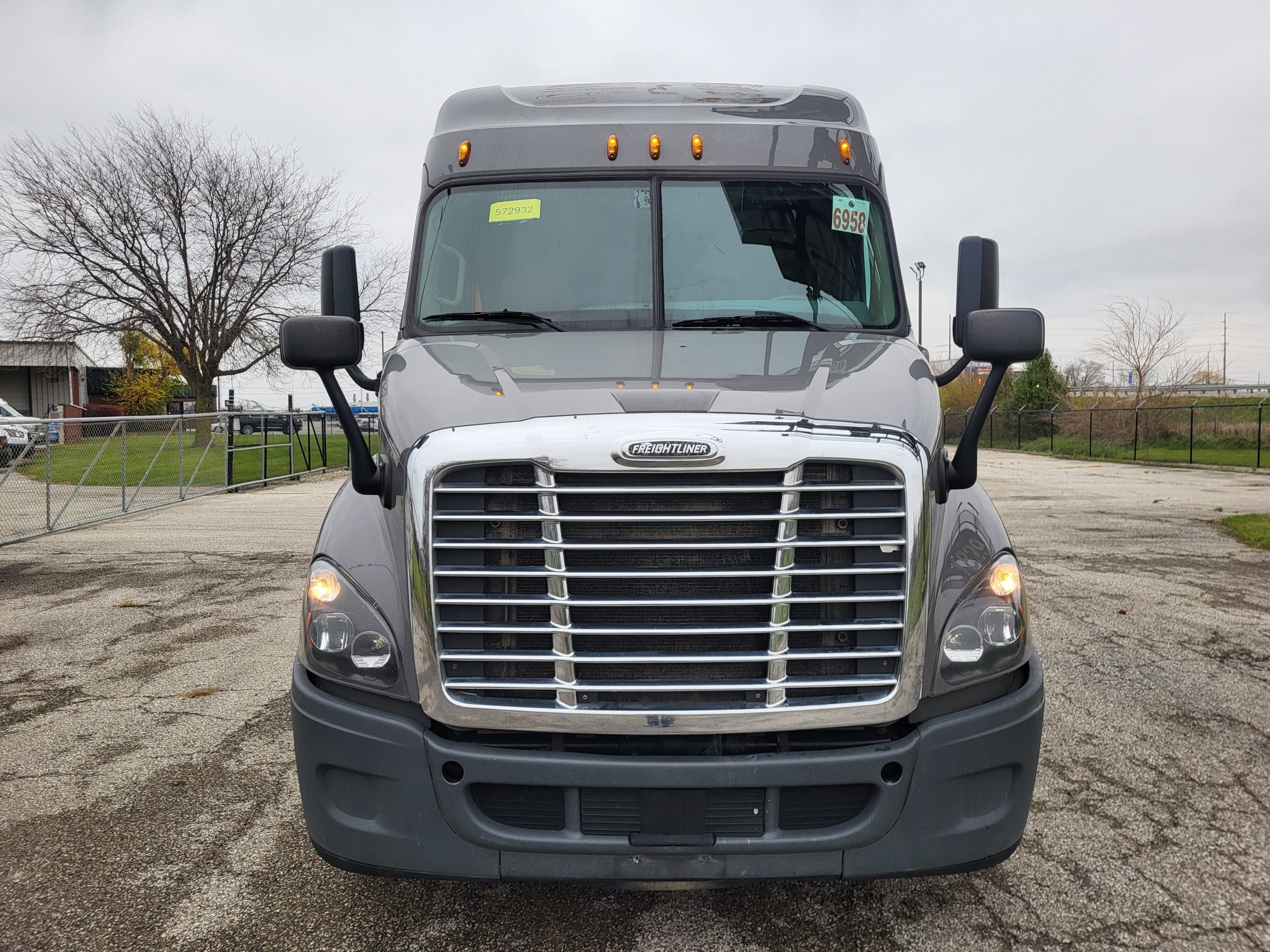 2018 Freightliner CA113 - image 2 of 6