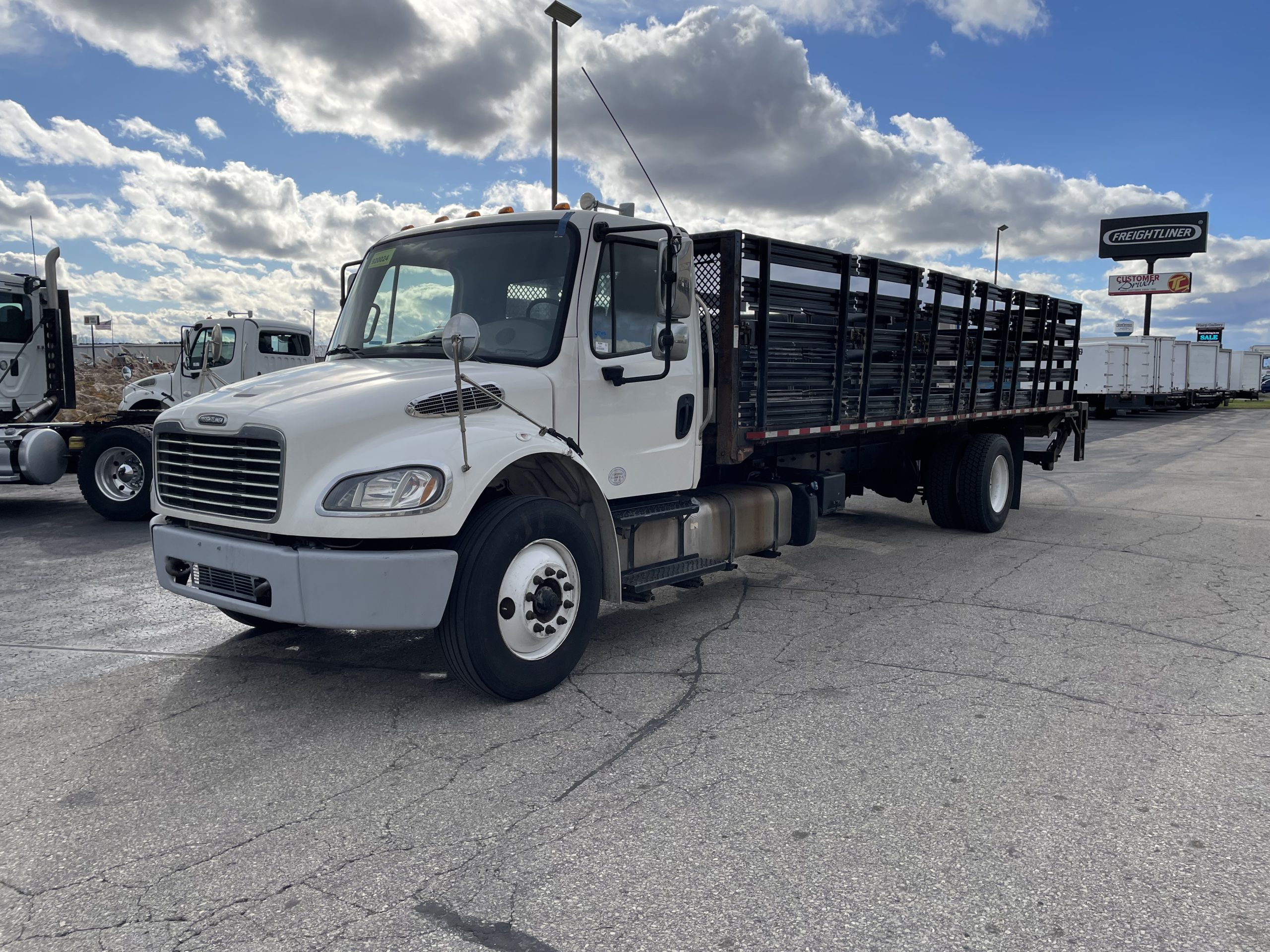 2017 Freightliner M2 106 - image 1 of 1