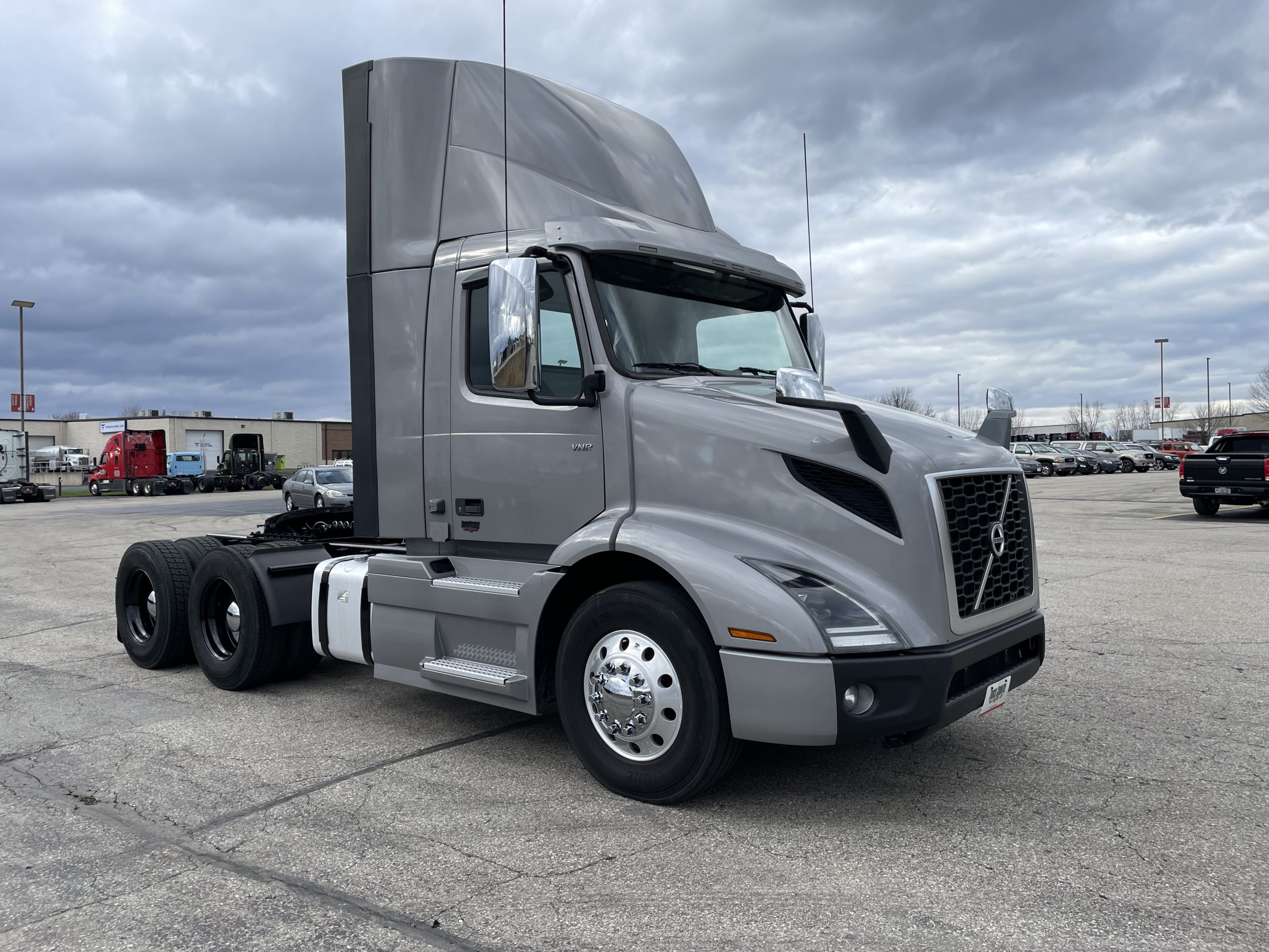 2019 Volvo VNR300 - image 3 of 6