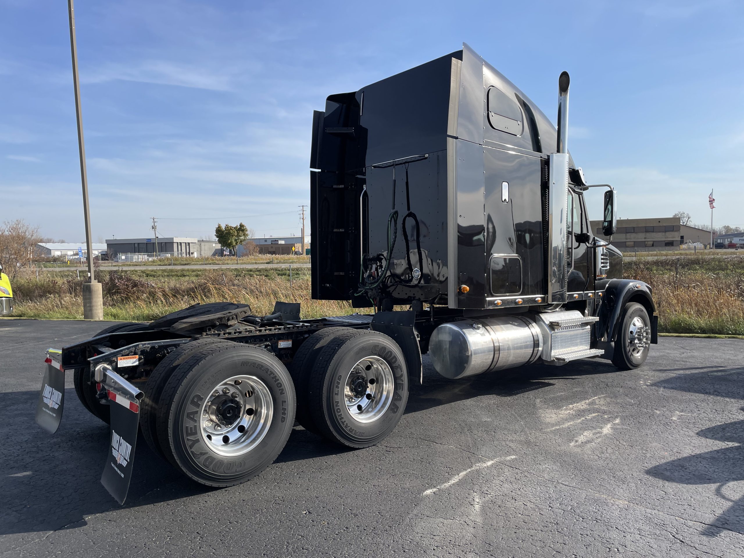 2020 Freightliner 122SD - image 4 of 6