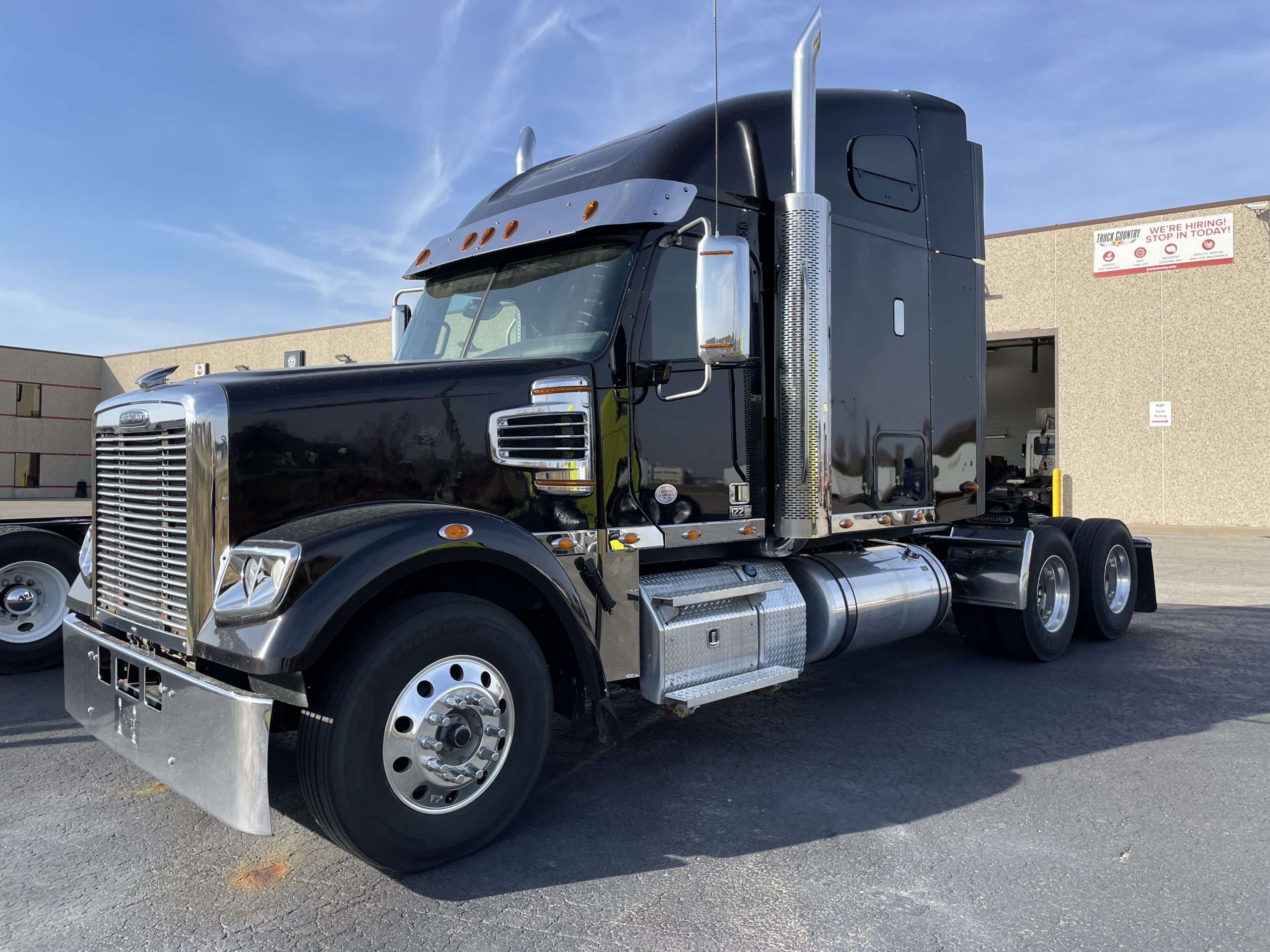 2020 Freightliner 122SD - image 2 of 6