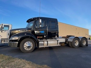 2011 Freightliner M2112 - image 1 of 6