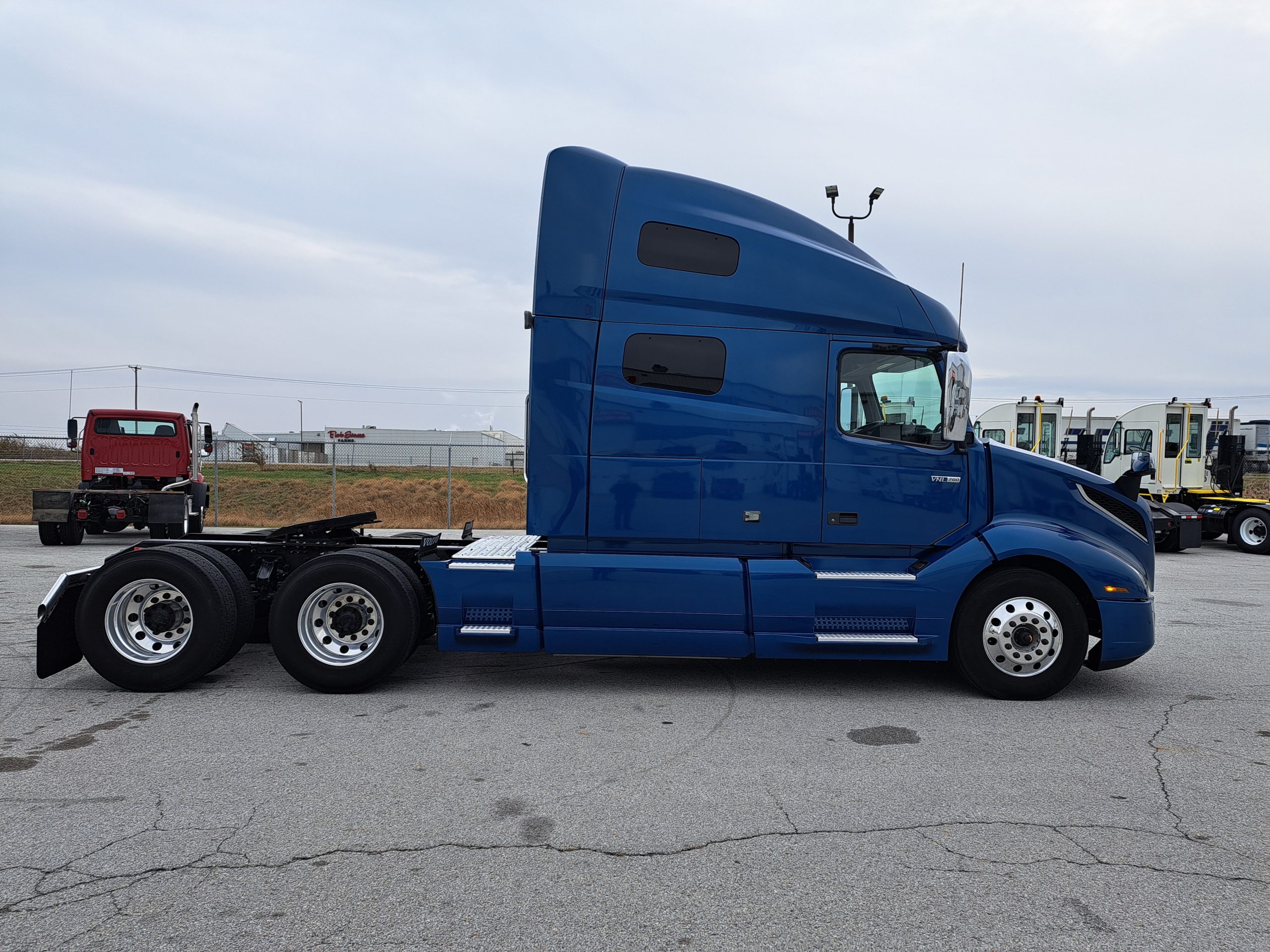 2021 Volvo VNL760 - image 5 of 6