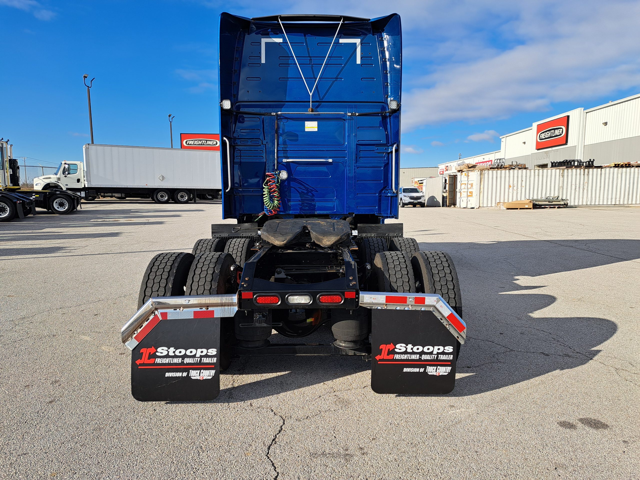 2021 Volvo VNL760 - image 4 of 6