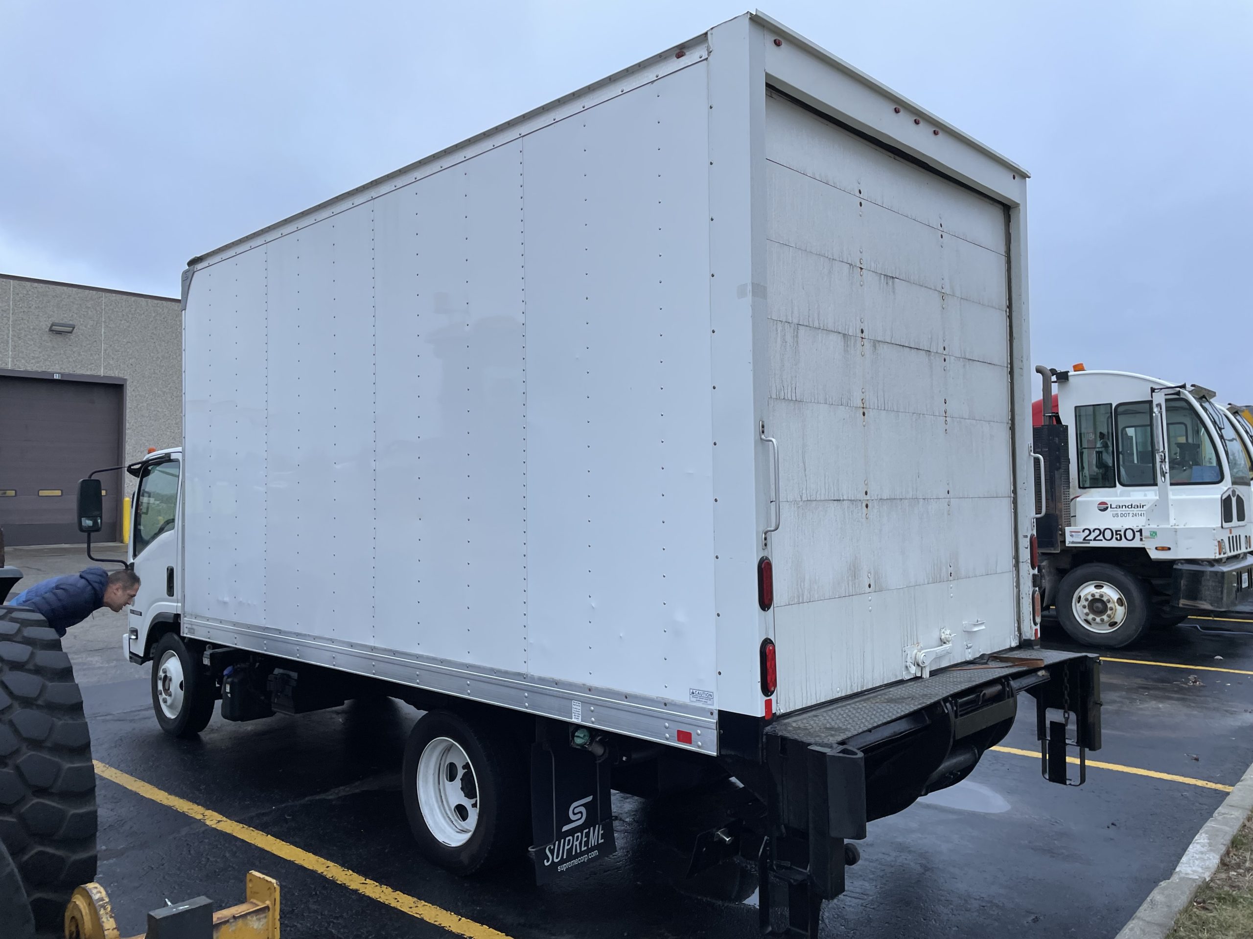 2019 Isuzu NPR - image 4 of 5