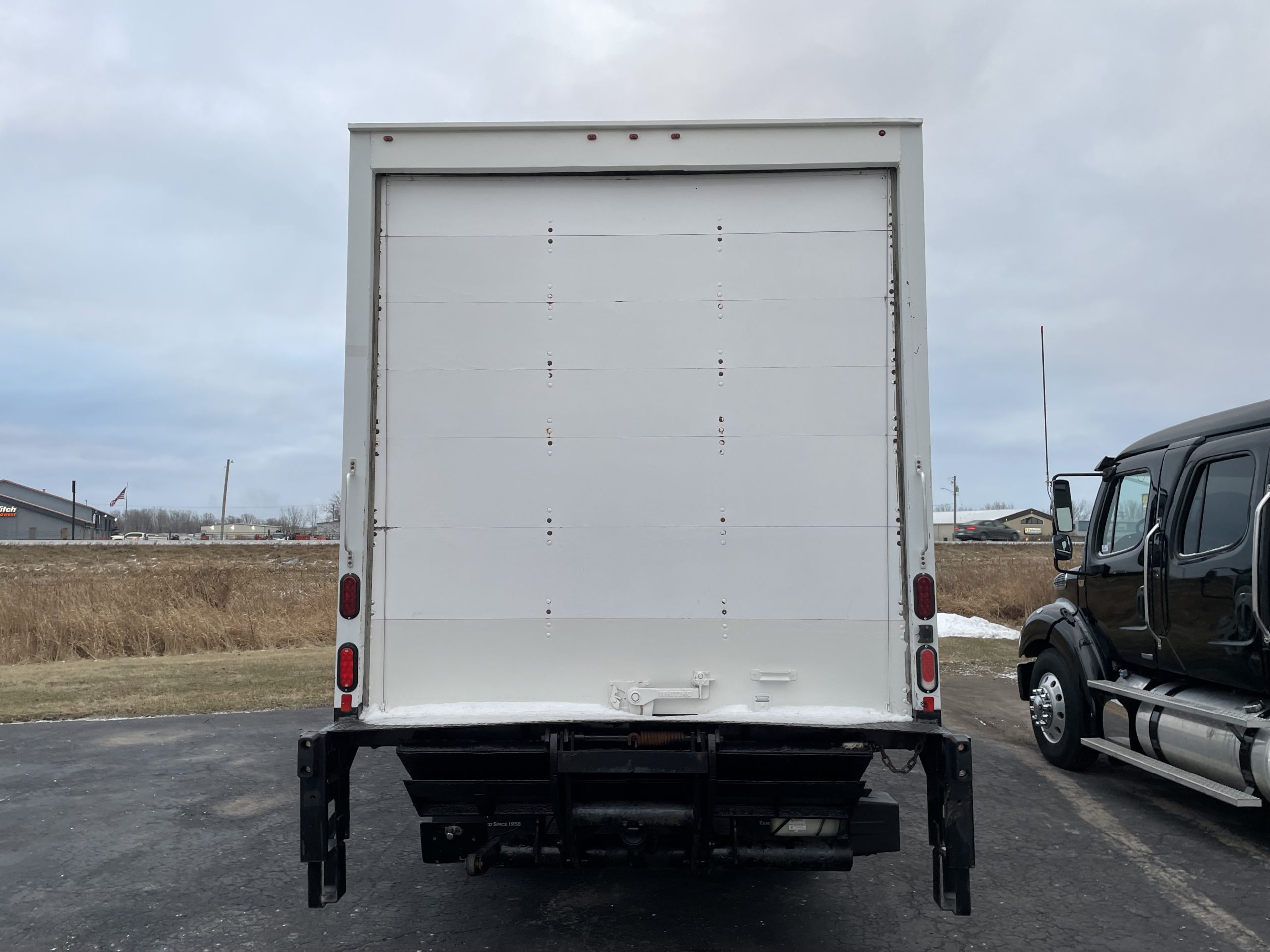 2019 Isuzu NPR - image 4 of 6