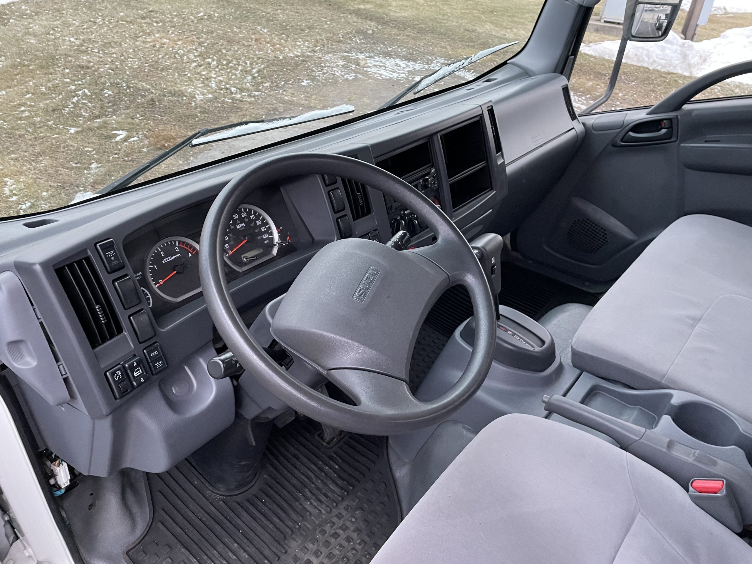 2019 Isuzu NPR - image 5 of 6