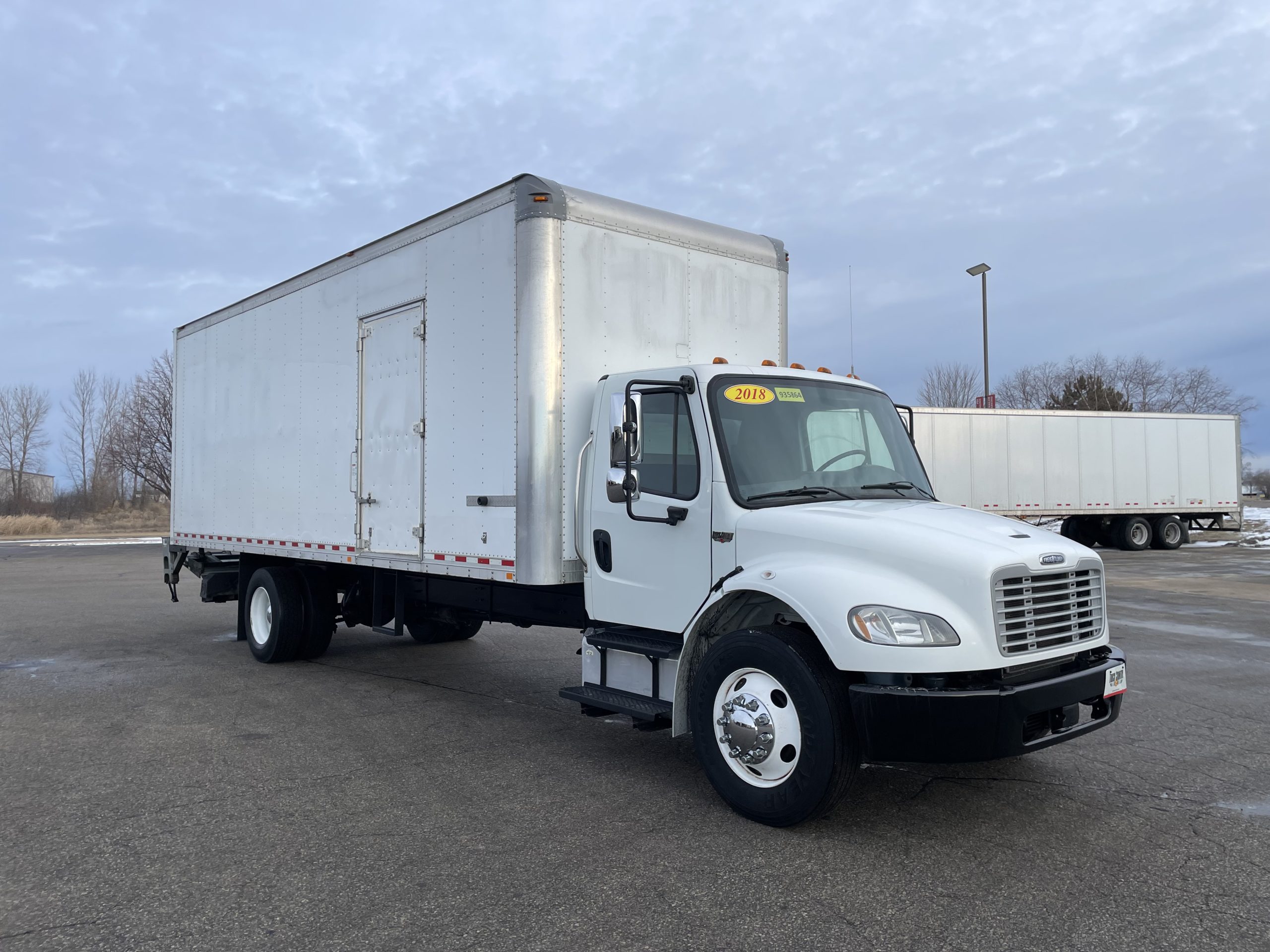 2018 Freightliner M2 106 - image 3 of 6