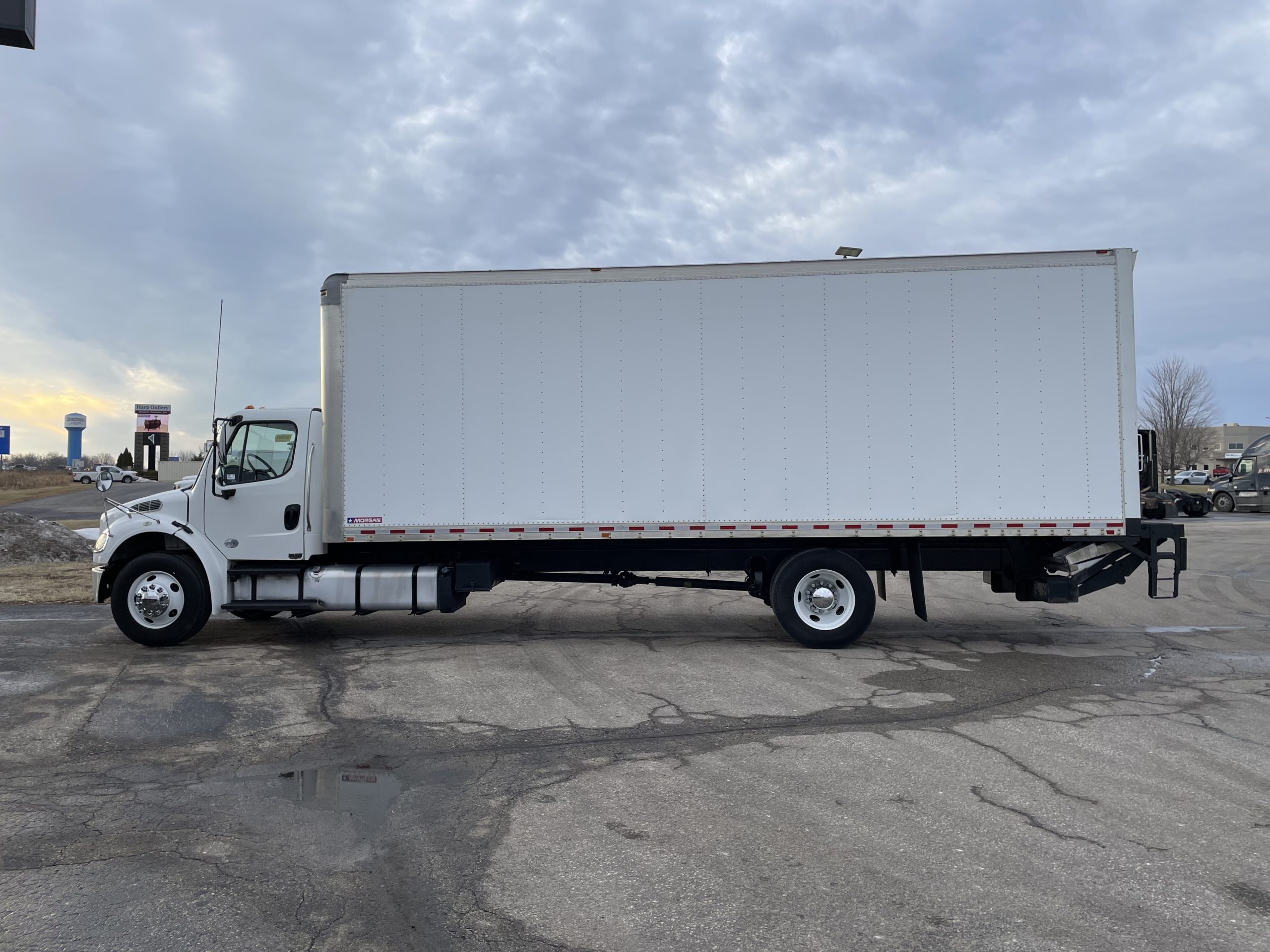 2018 Freightliner M2 106 - image 5 of 6