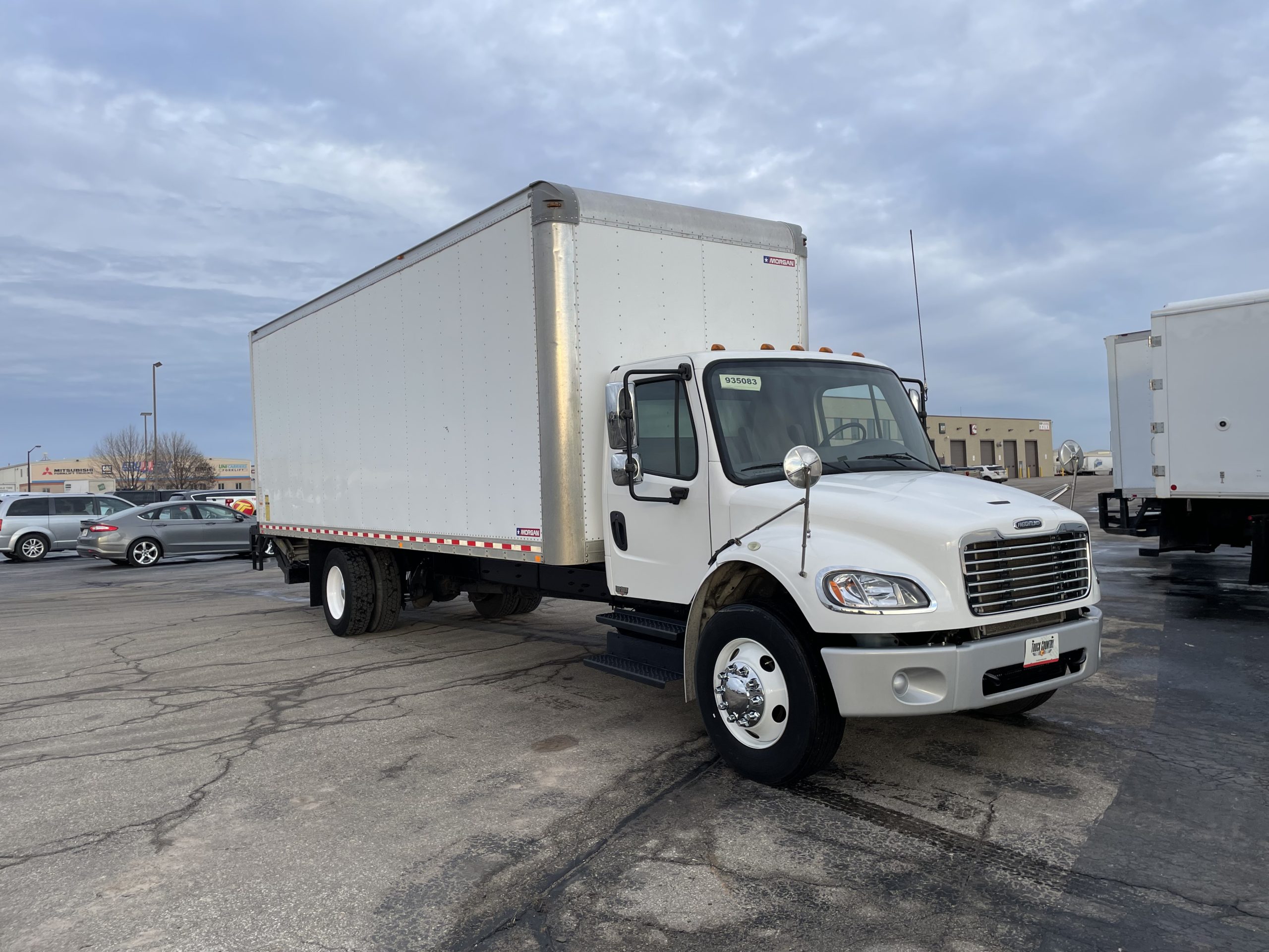 2018 Freightliner M2 106 - image 3 of 6