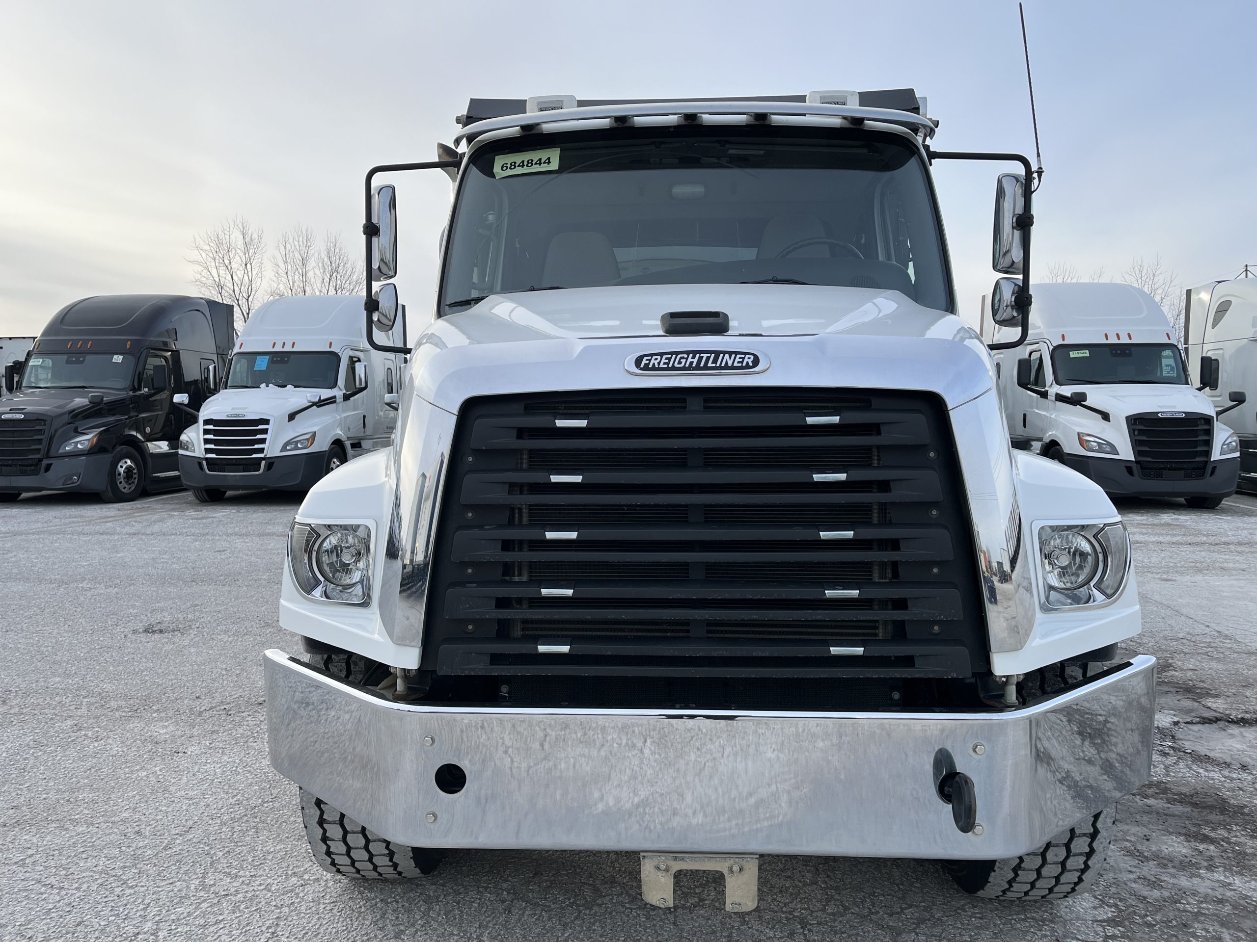 2021 Freightliner 114SD - image 2 of 5