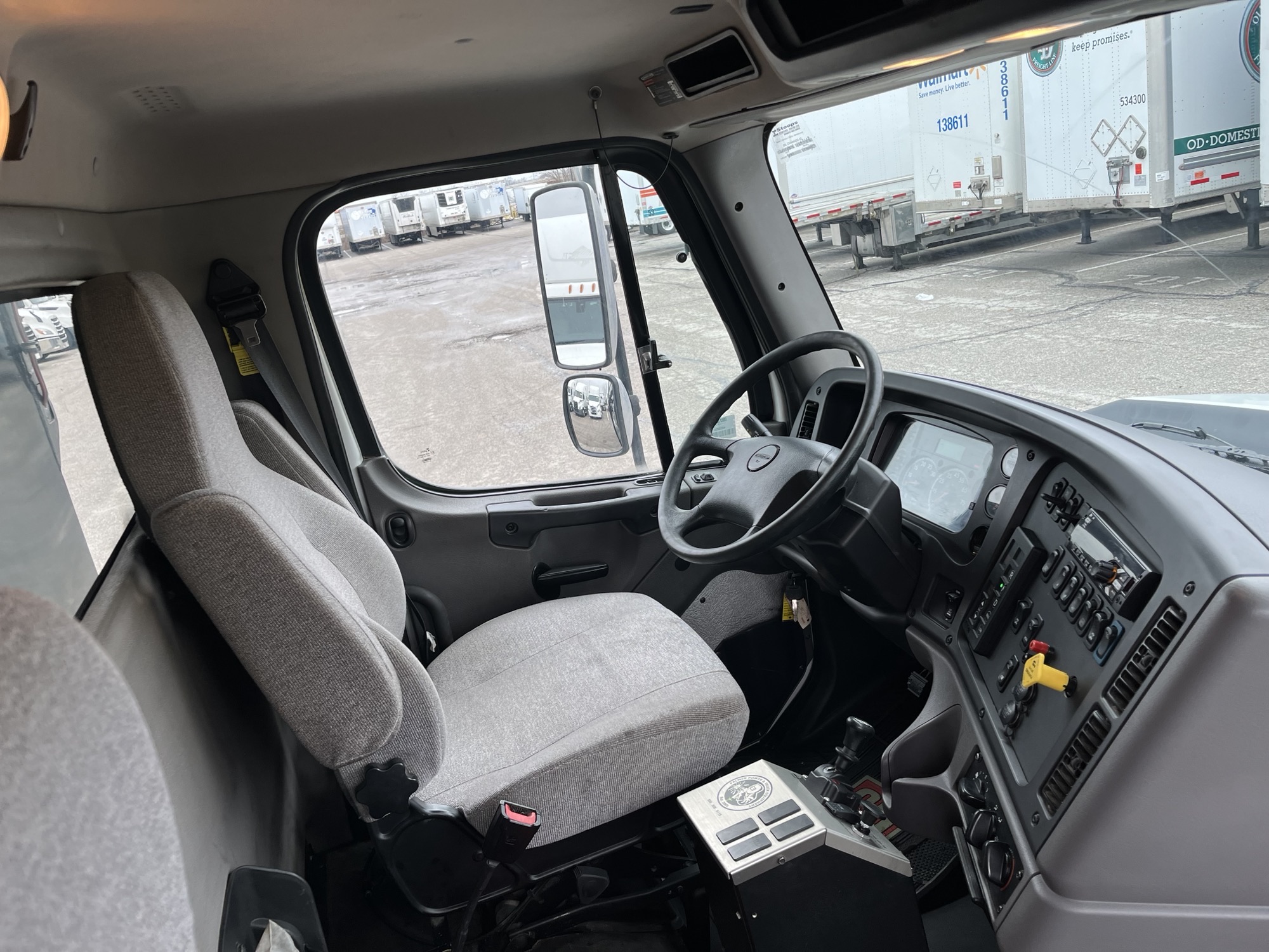 2021 Freightliner 114SD - image 5 of 5