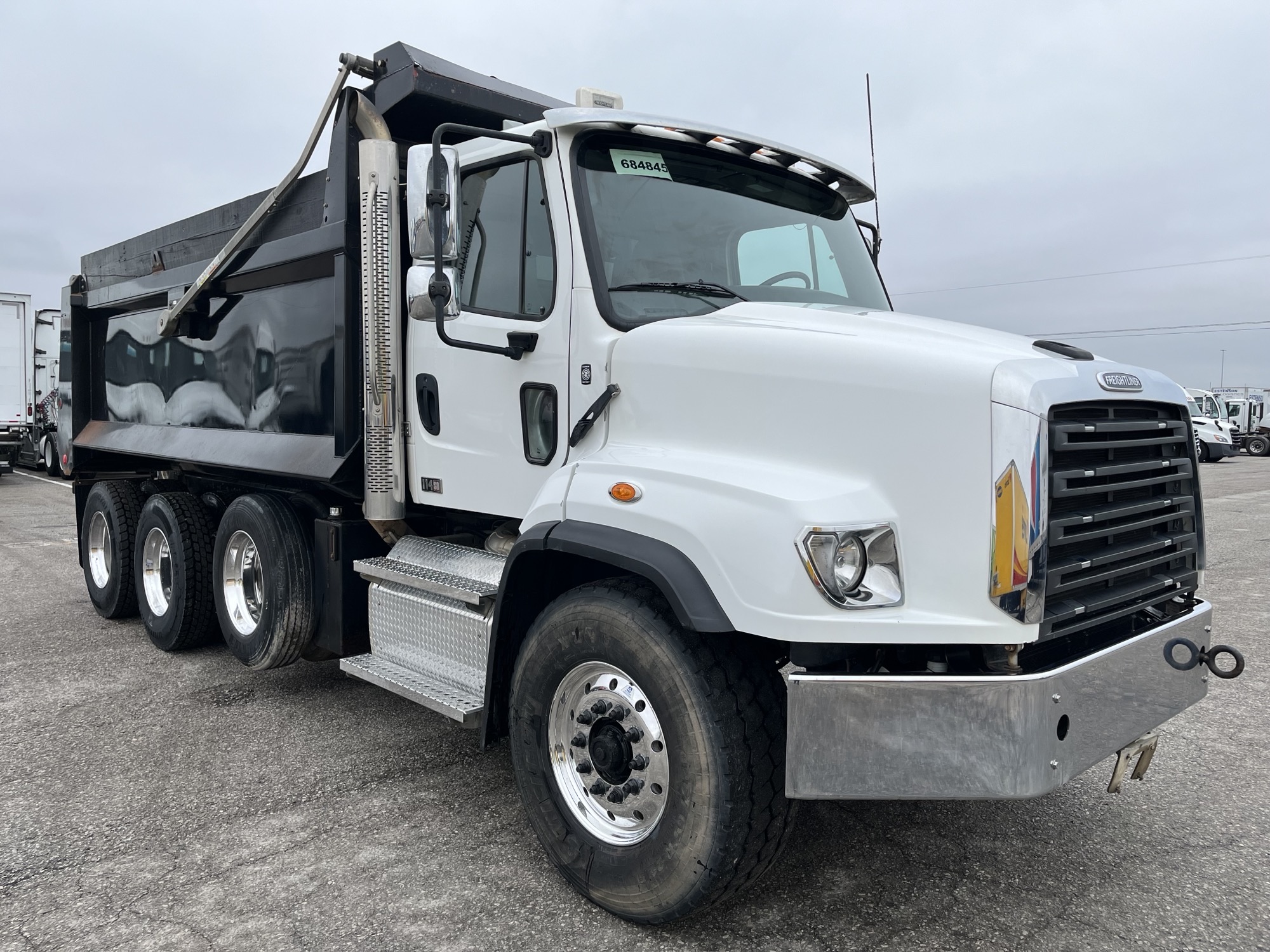 2021 Freightliner 114SD - image 3 of 5