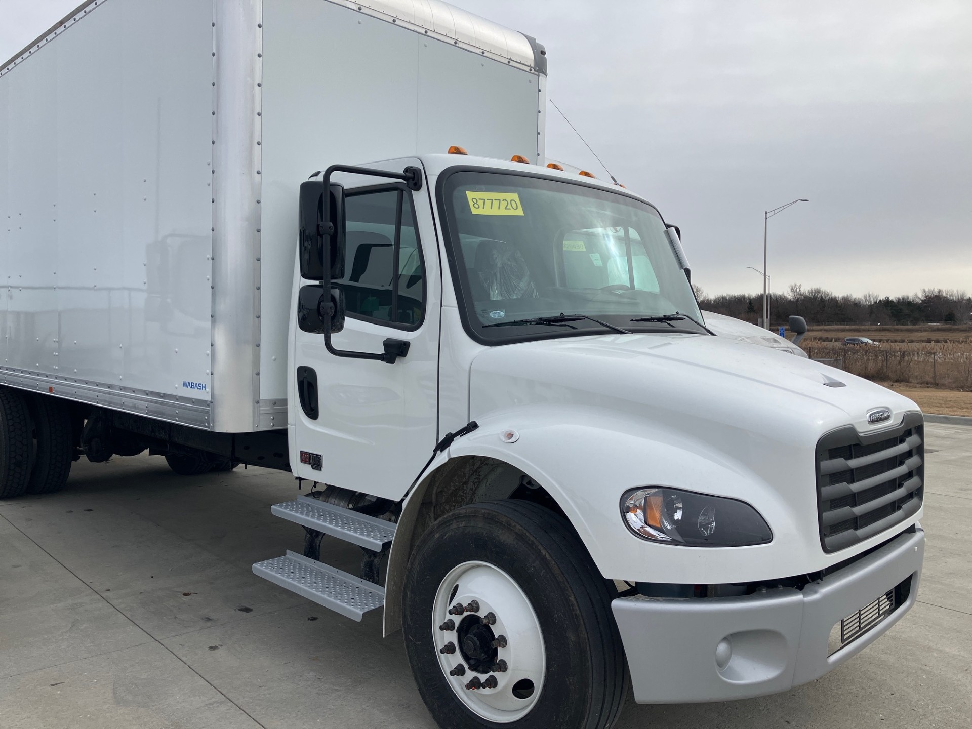 2025 Freightliner M2 106 - image 3 of 5