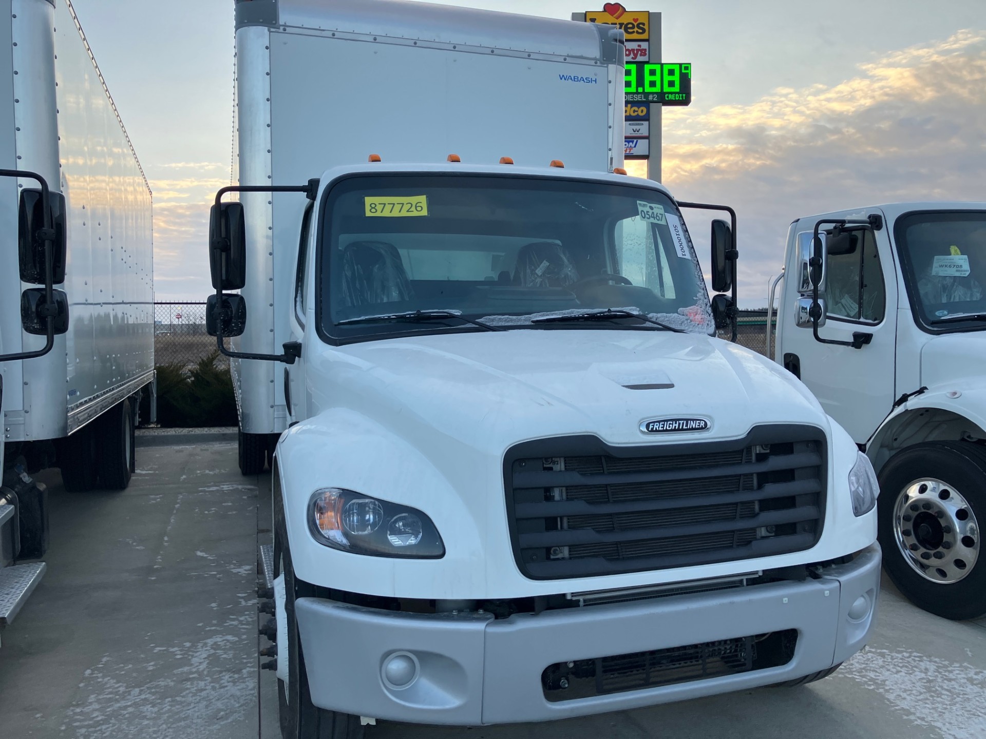 2026 Freightliner M2 106 - image 2 of 6