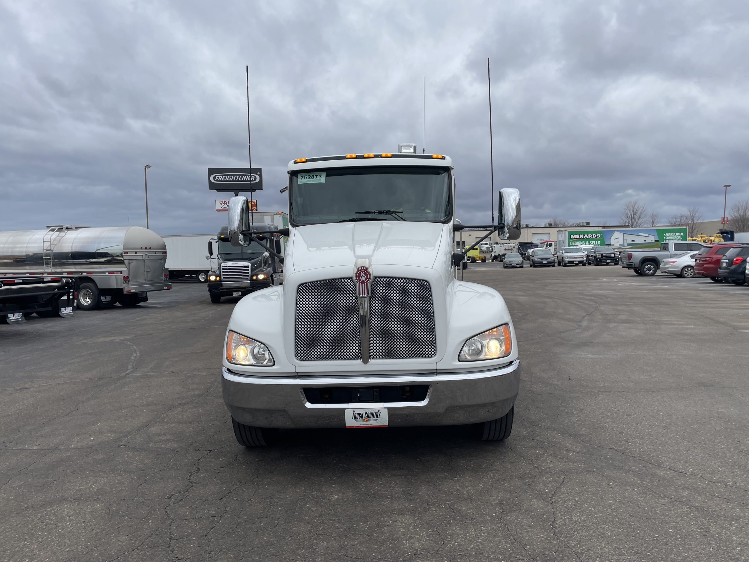 2020 Kenworth T370 - image 2 of 6