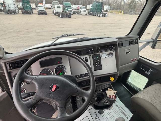 2020 Kenworth T370 - image 4 of 6