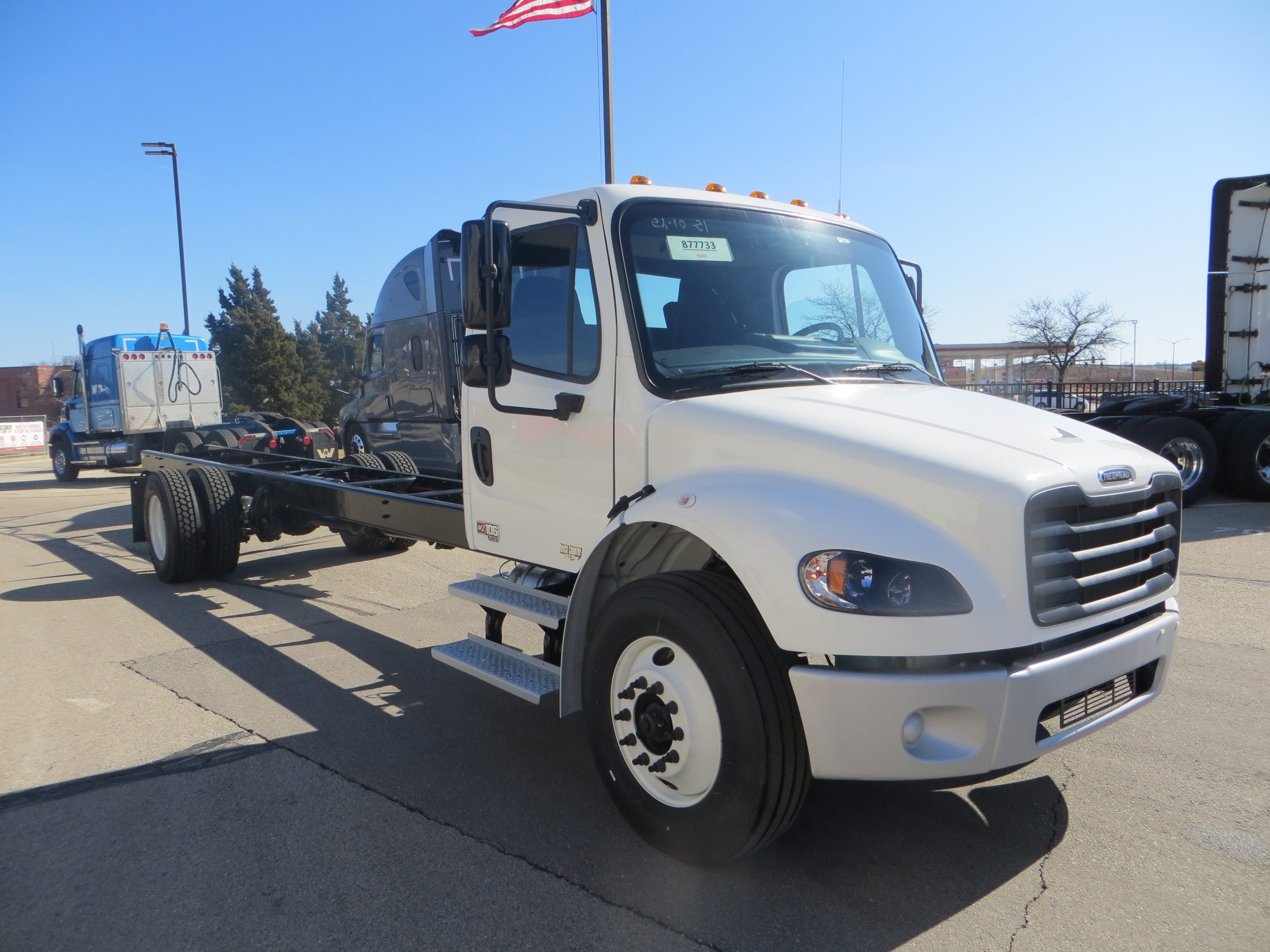 2026 Freightliner M2 106 - image 3 of 6